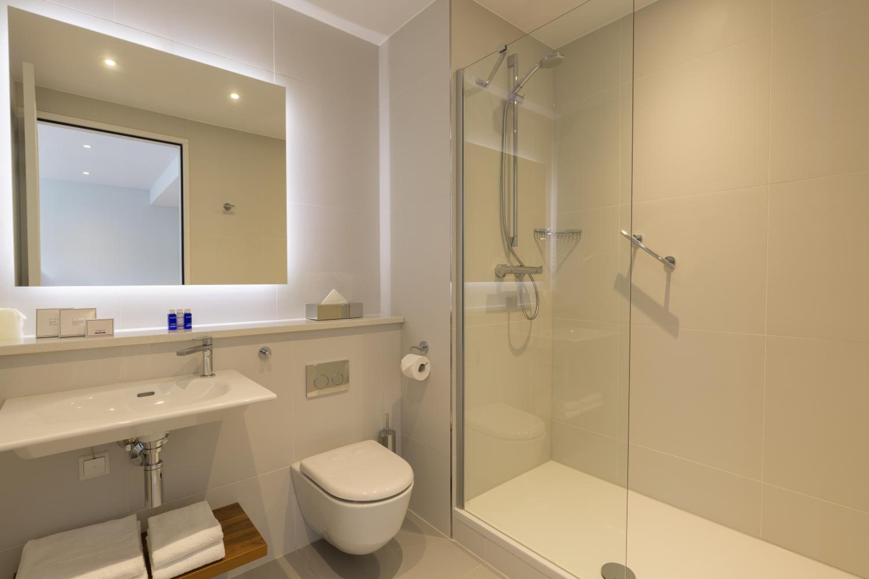 Superior One Bedroom Apartment