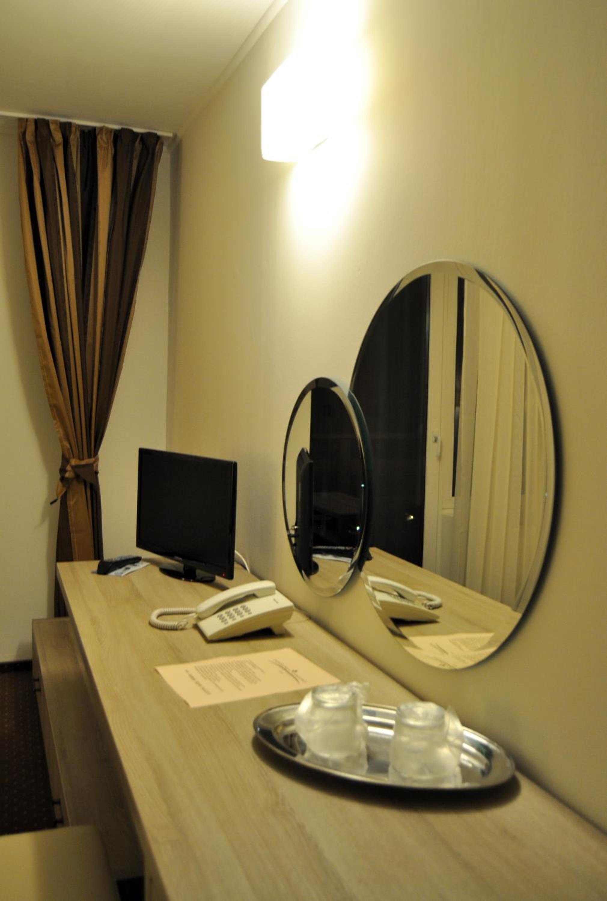 Double or Twin Room - Photo 4