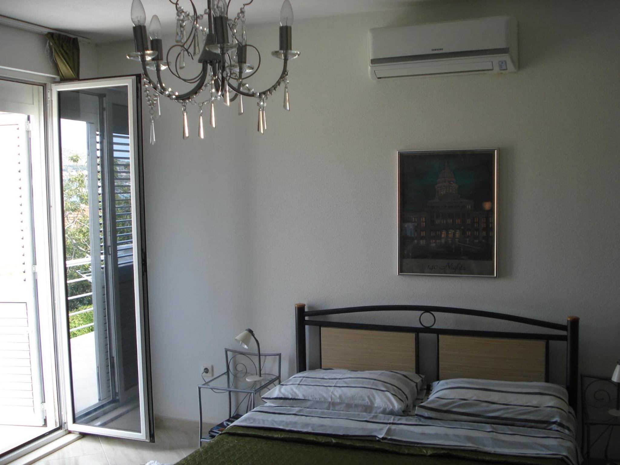 Apartment with Terrace and Sea View - Photo 1