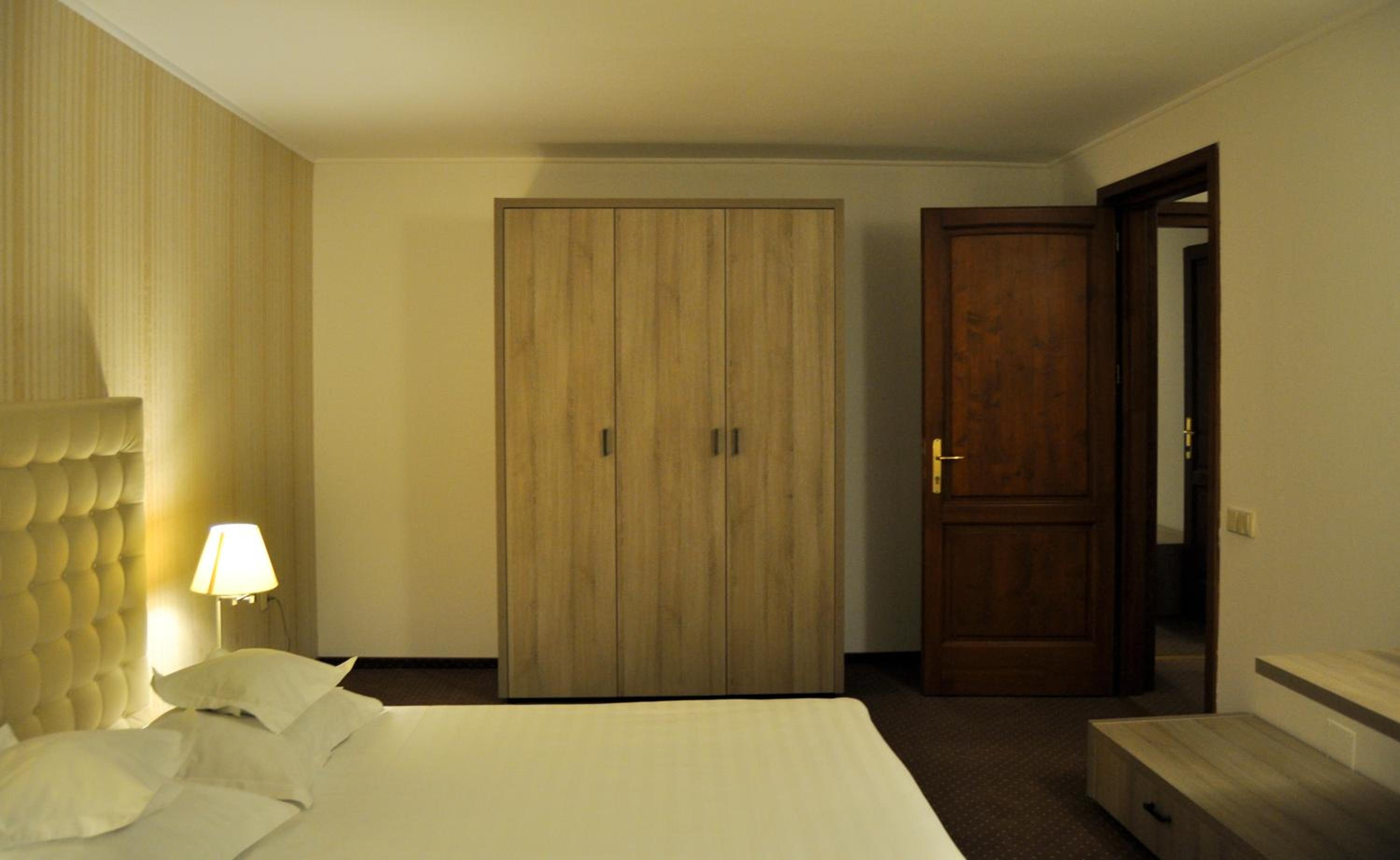 Double or Twin Room - Photo 3