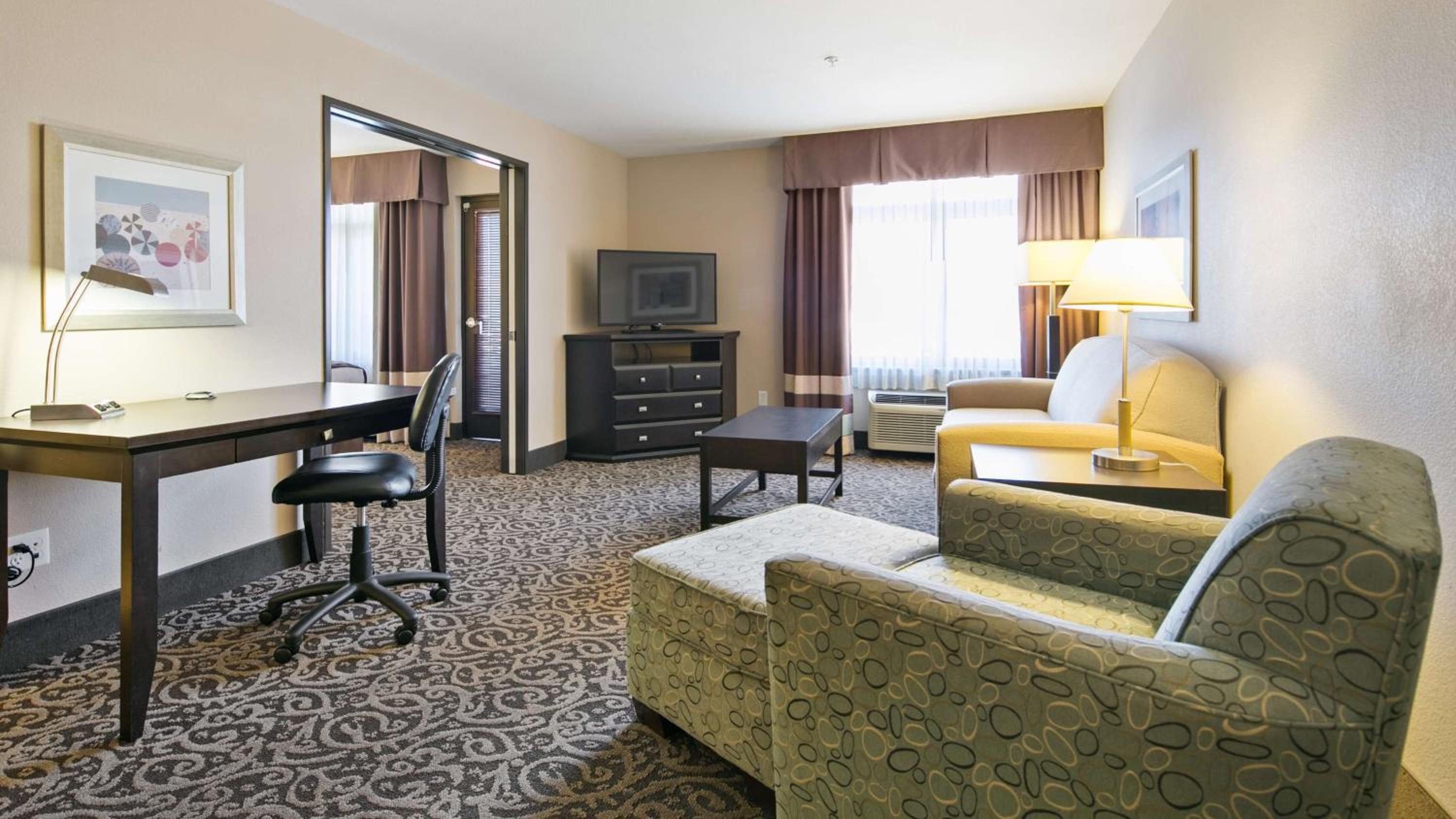 King Suite with Queen Sofa Bed and Spa Bath - Non-Smoking - Photo 3