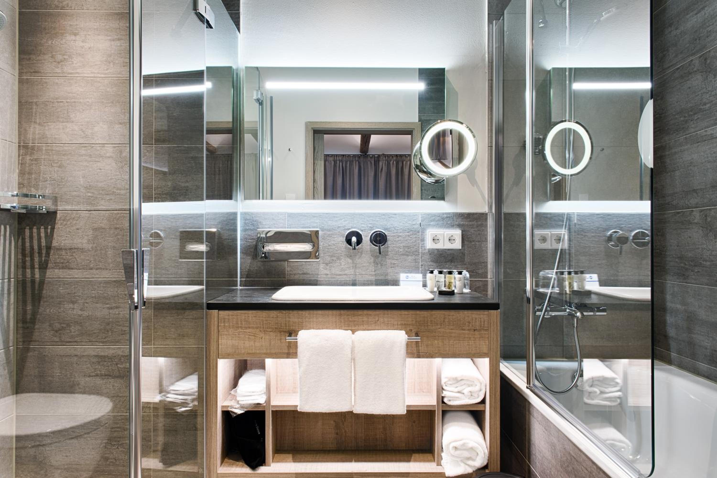 Executive Suite - Photo 5