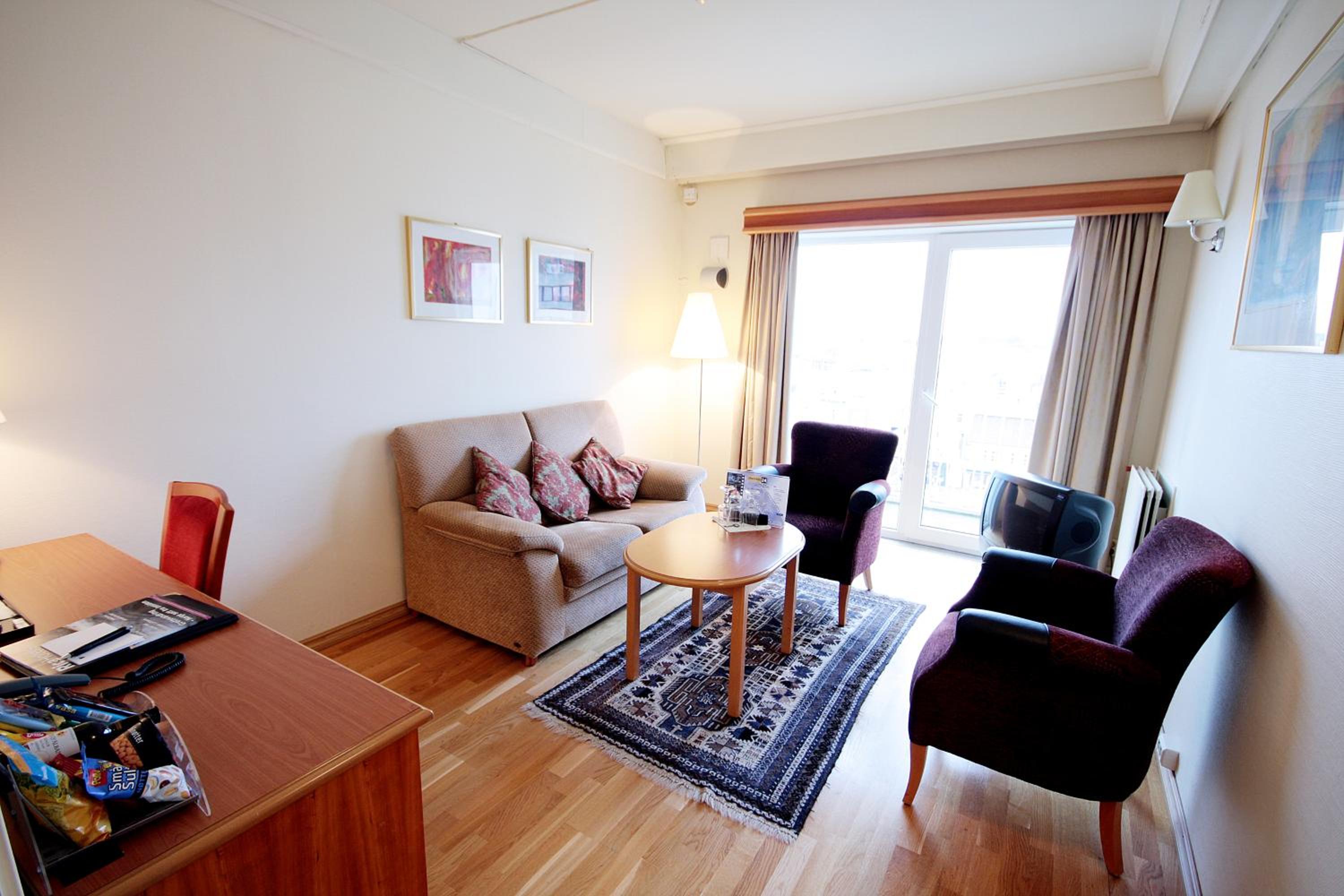 Suite - Photo 2