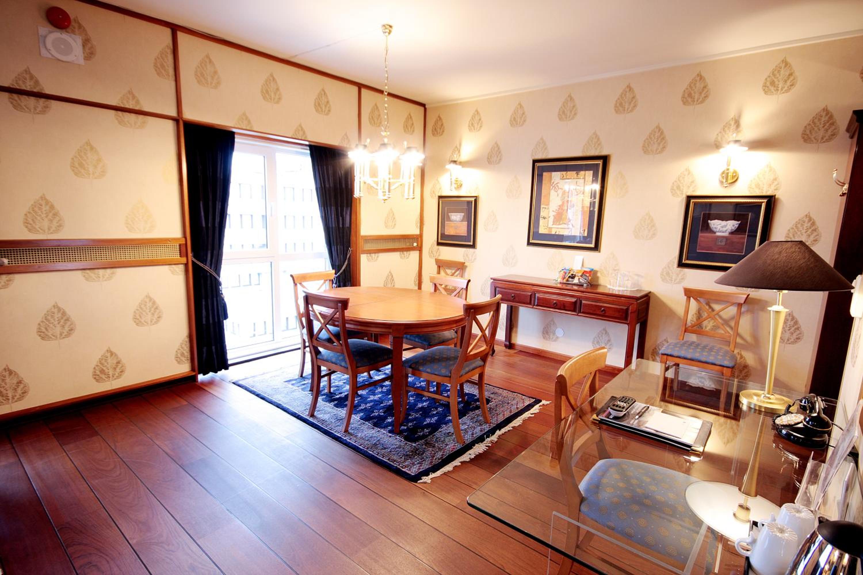 Suite - Photo 3