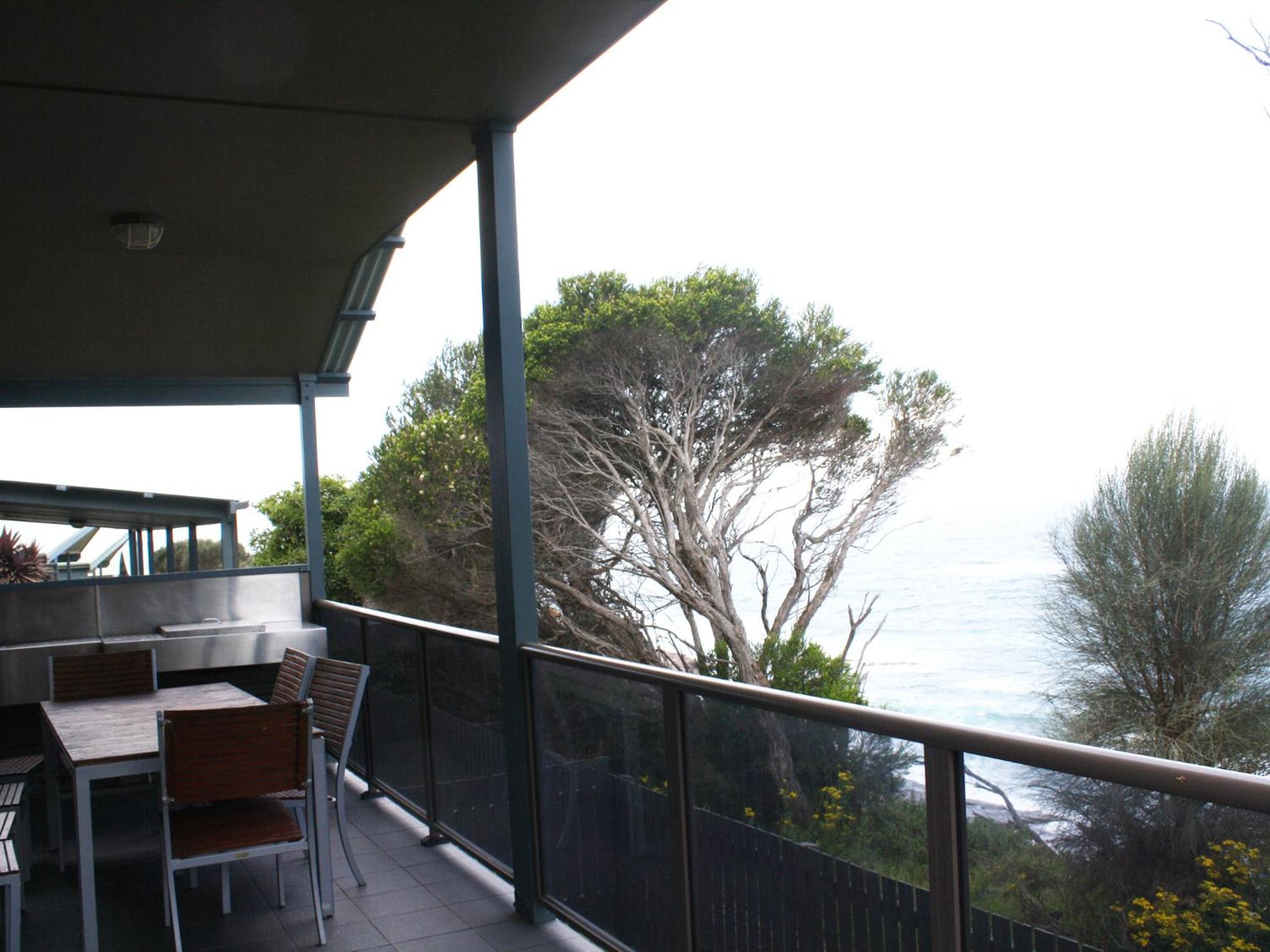 Clifftop Ocean Bungalow photo 2