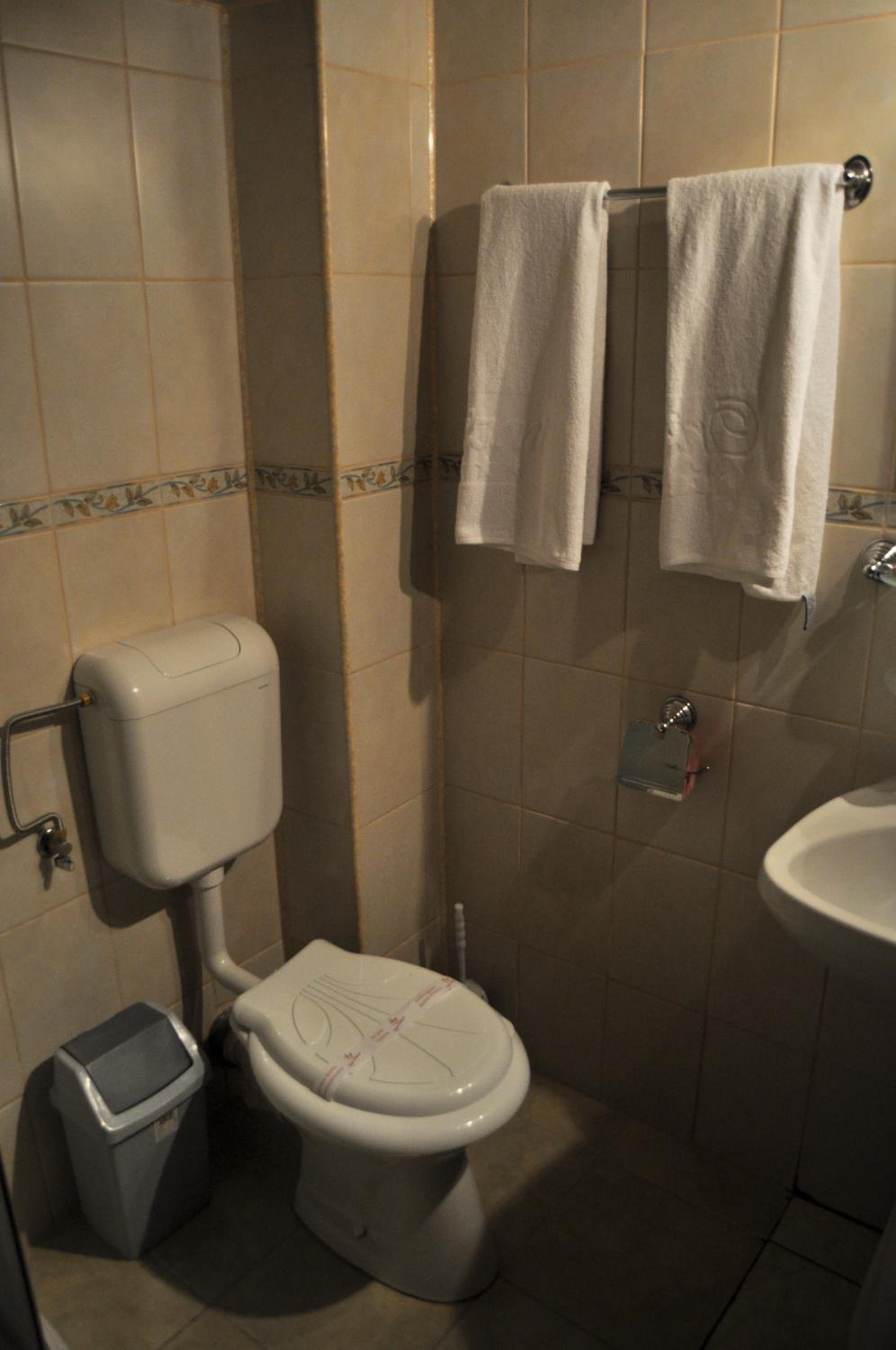 Double or Twin Room - Photo 8