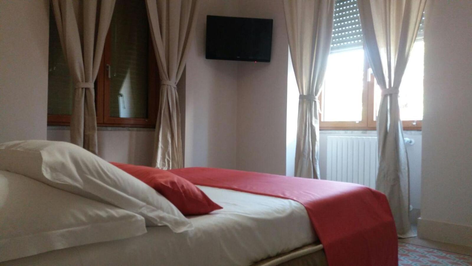 Deluxe Double Room - Photo 9