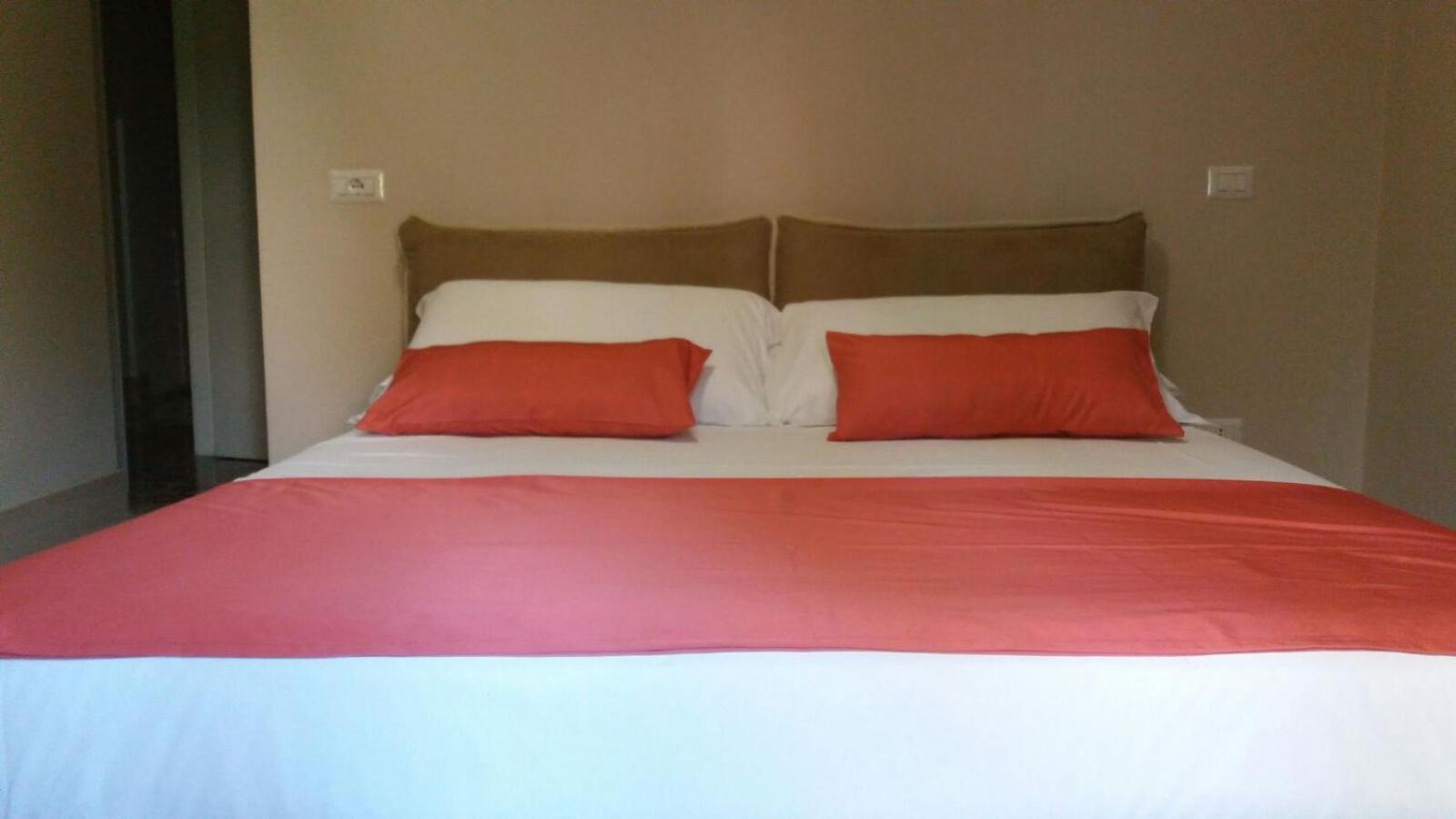 Deluxe Double Room - Photo 10