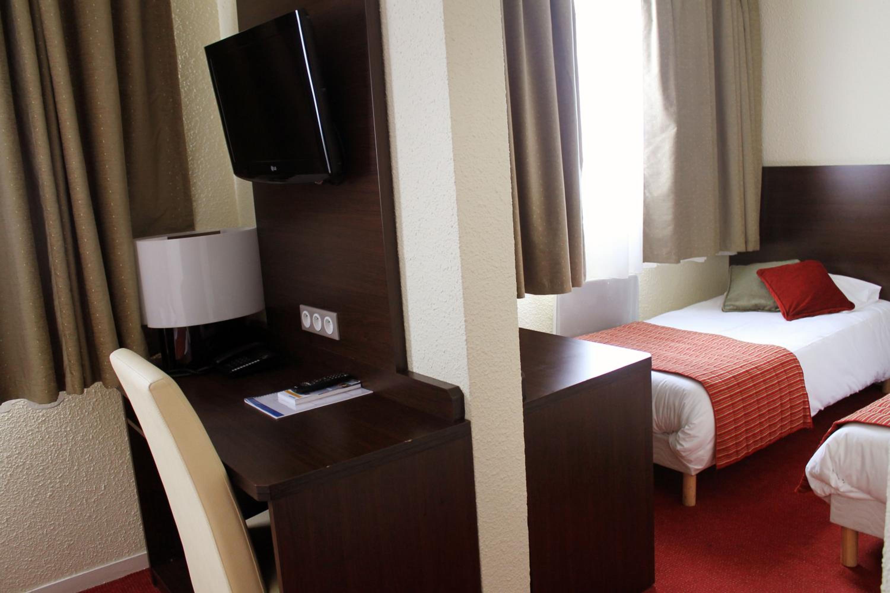 Standard Twin Room - Photo 2