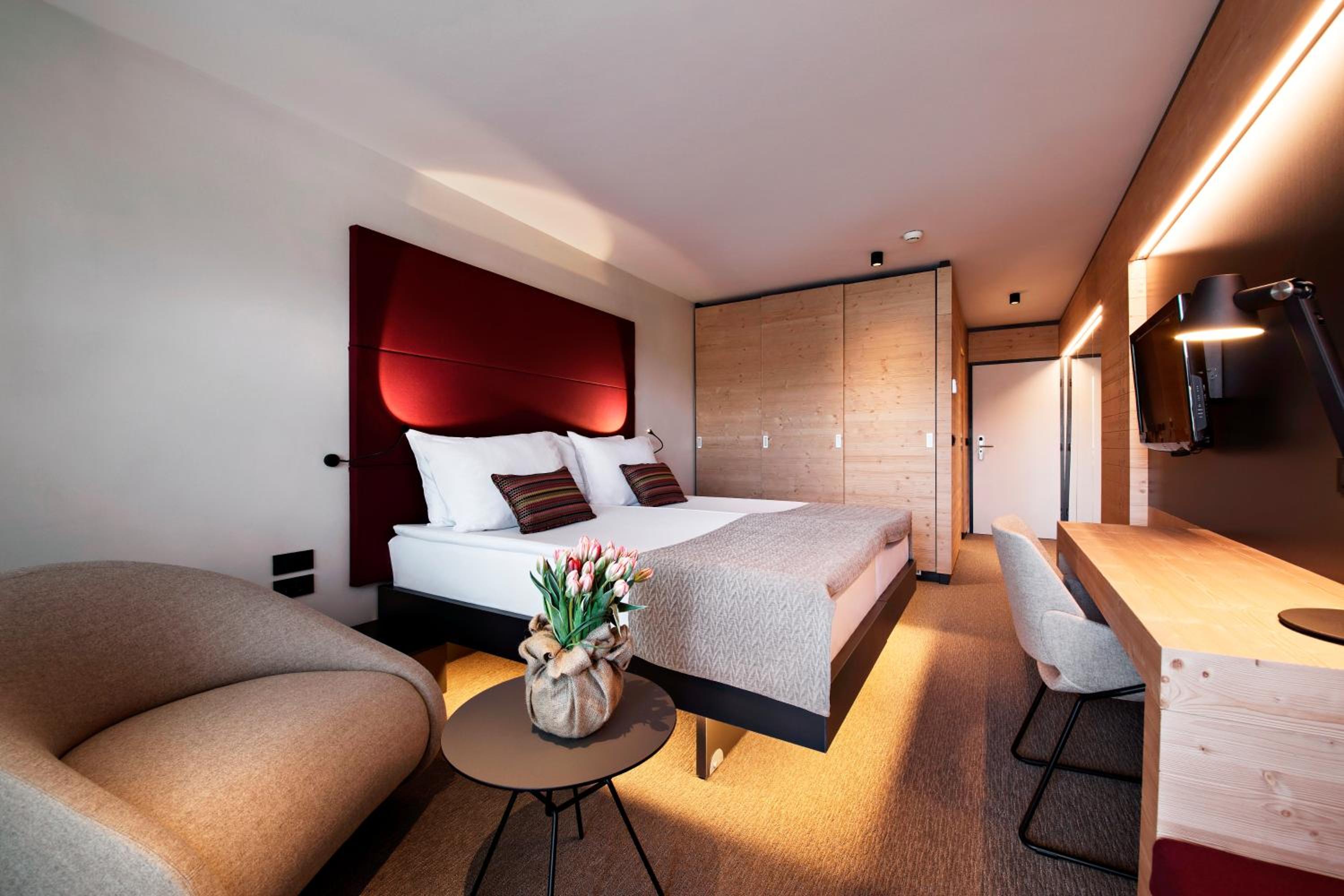 Double room with a view of the lake