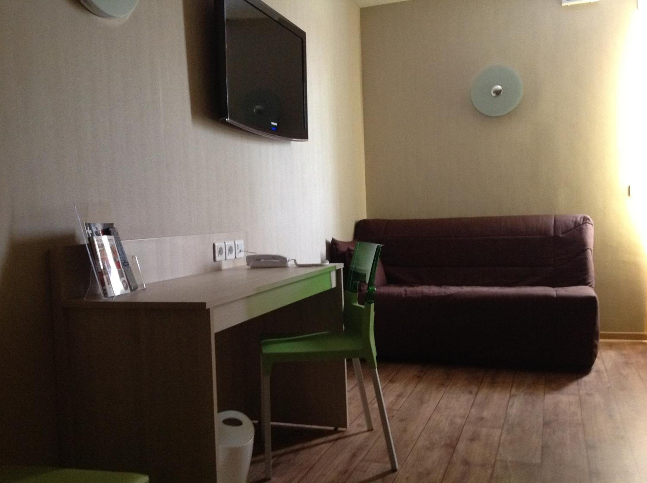 Double Room with Bath - Photo 3