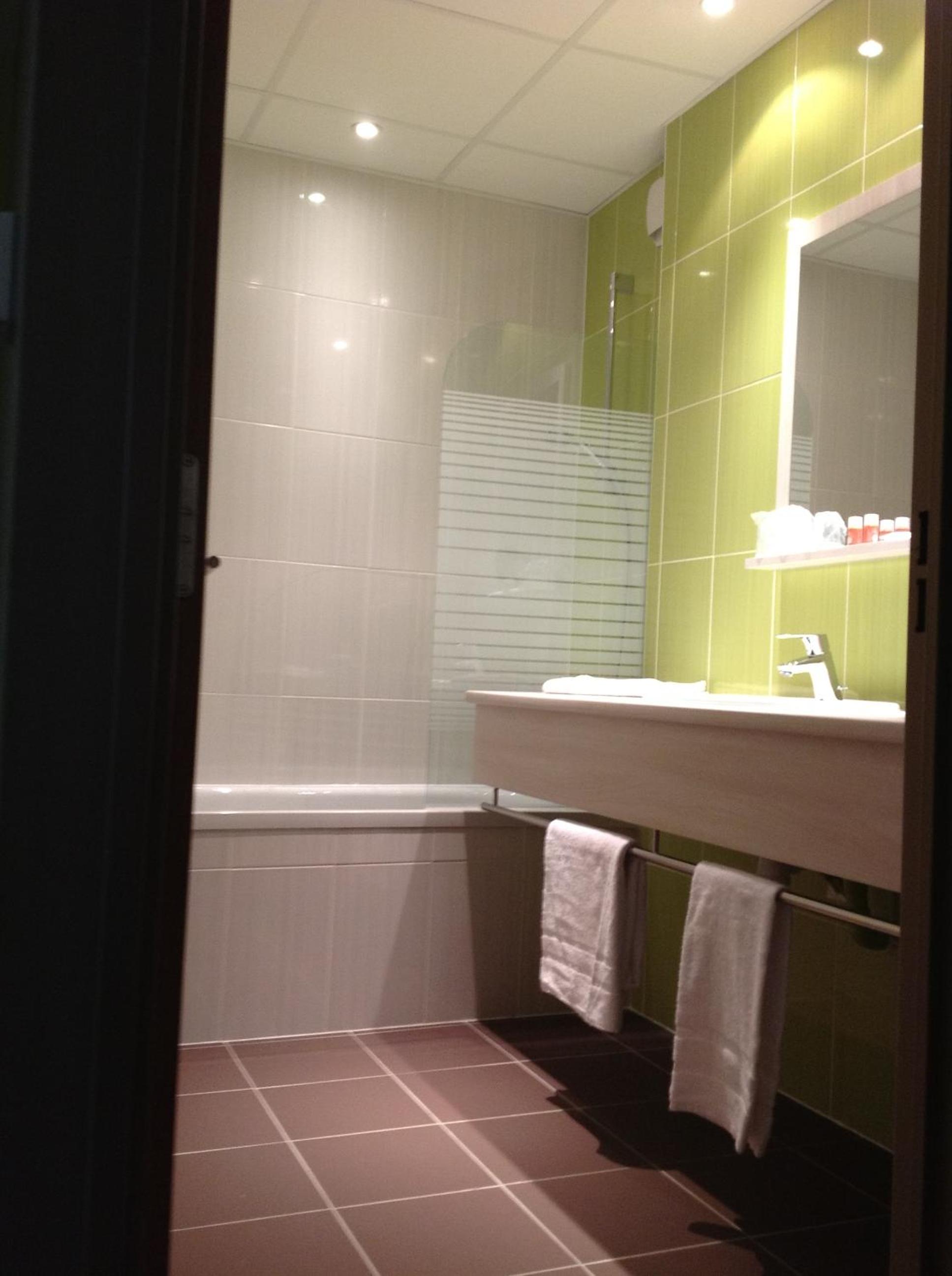 Double Room with Bath - Photo 5