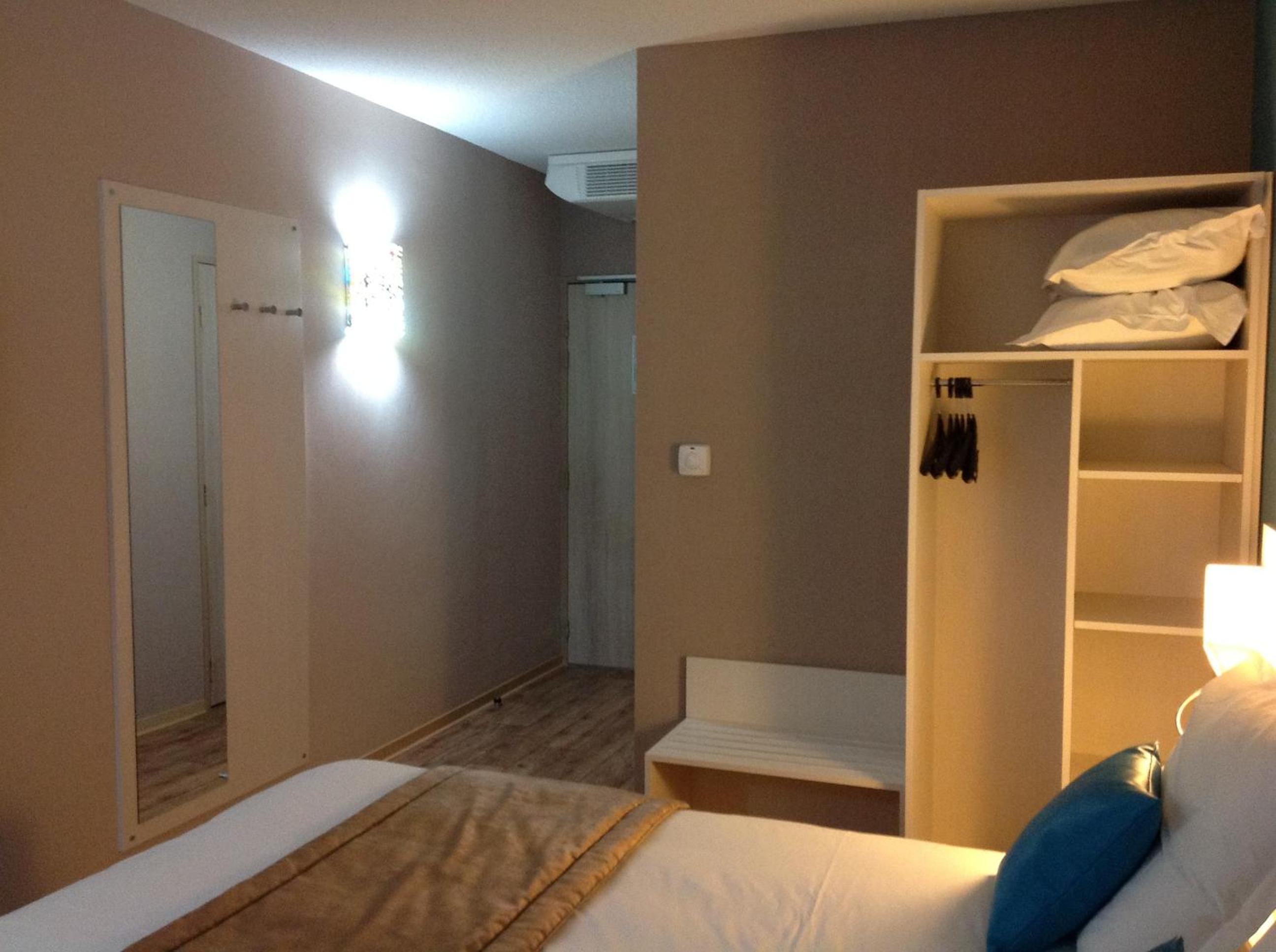 Double Room with Bath - Photo 2
