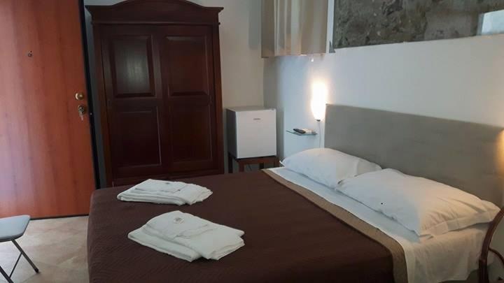 Double Room - Photo 3