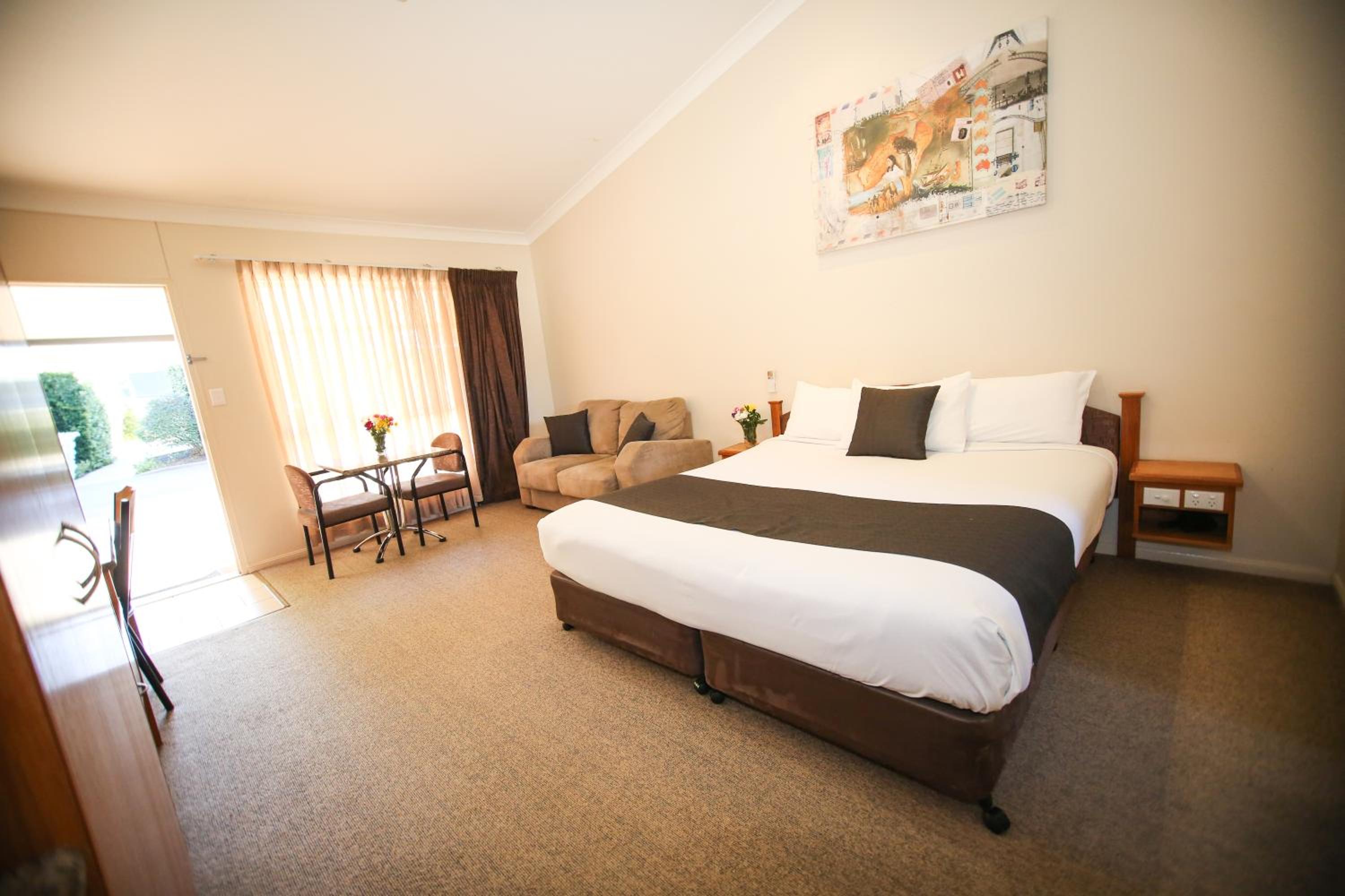 Executive King Spa Suite photo 2