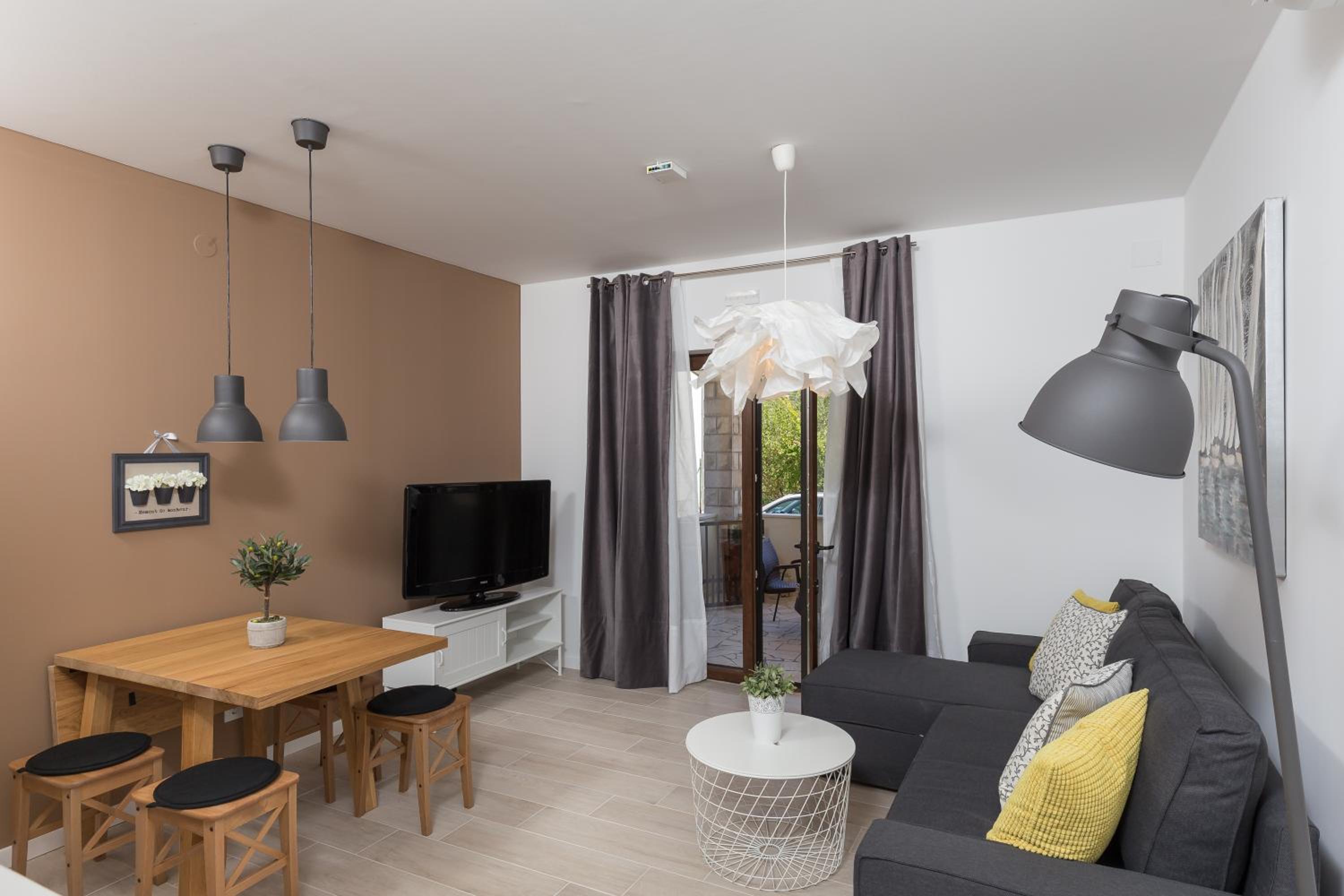 One-Bedroom Apartment with Terrace and Garden View photo 2