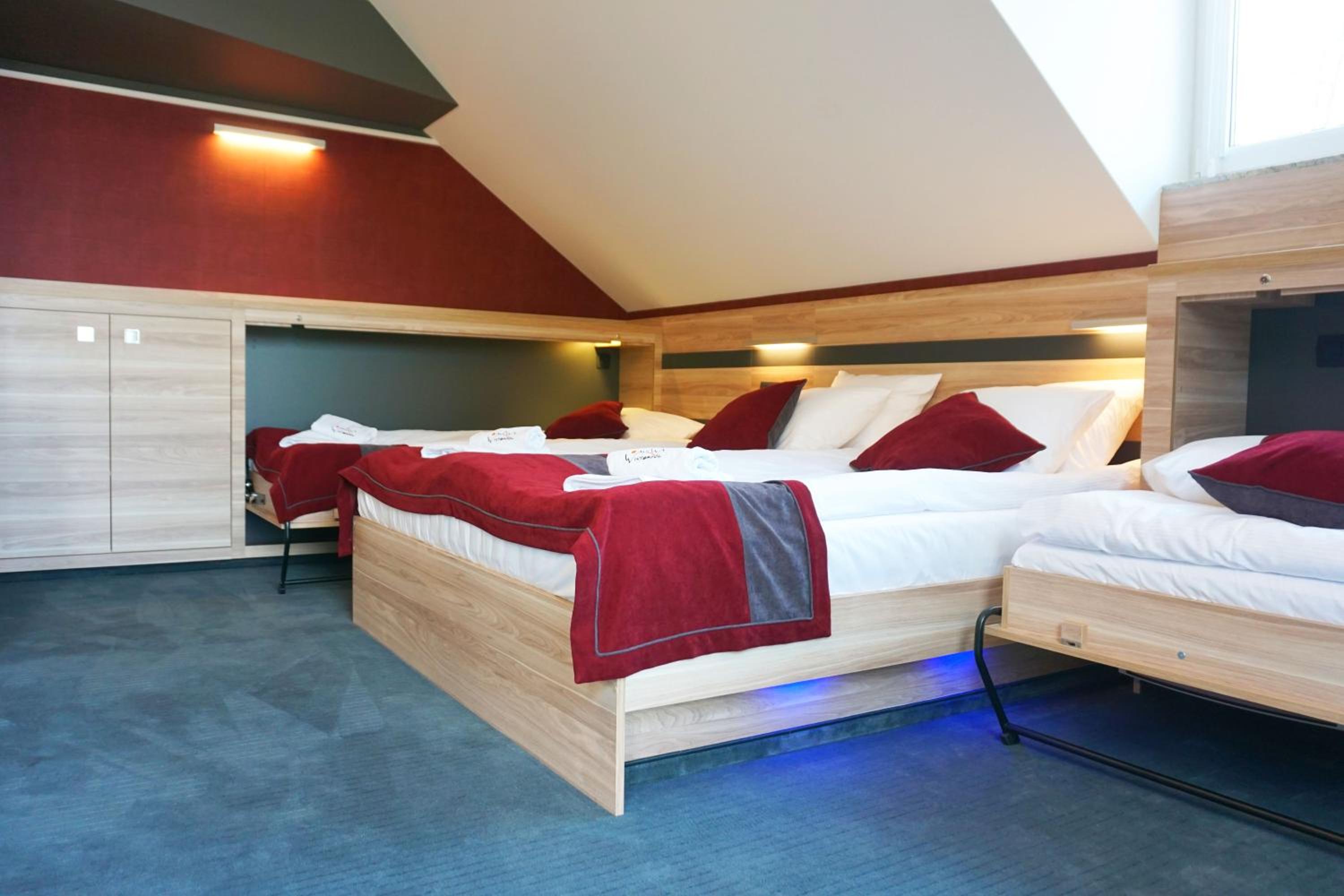 Superior Quadruple Room - Photo 27