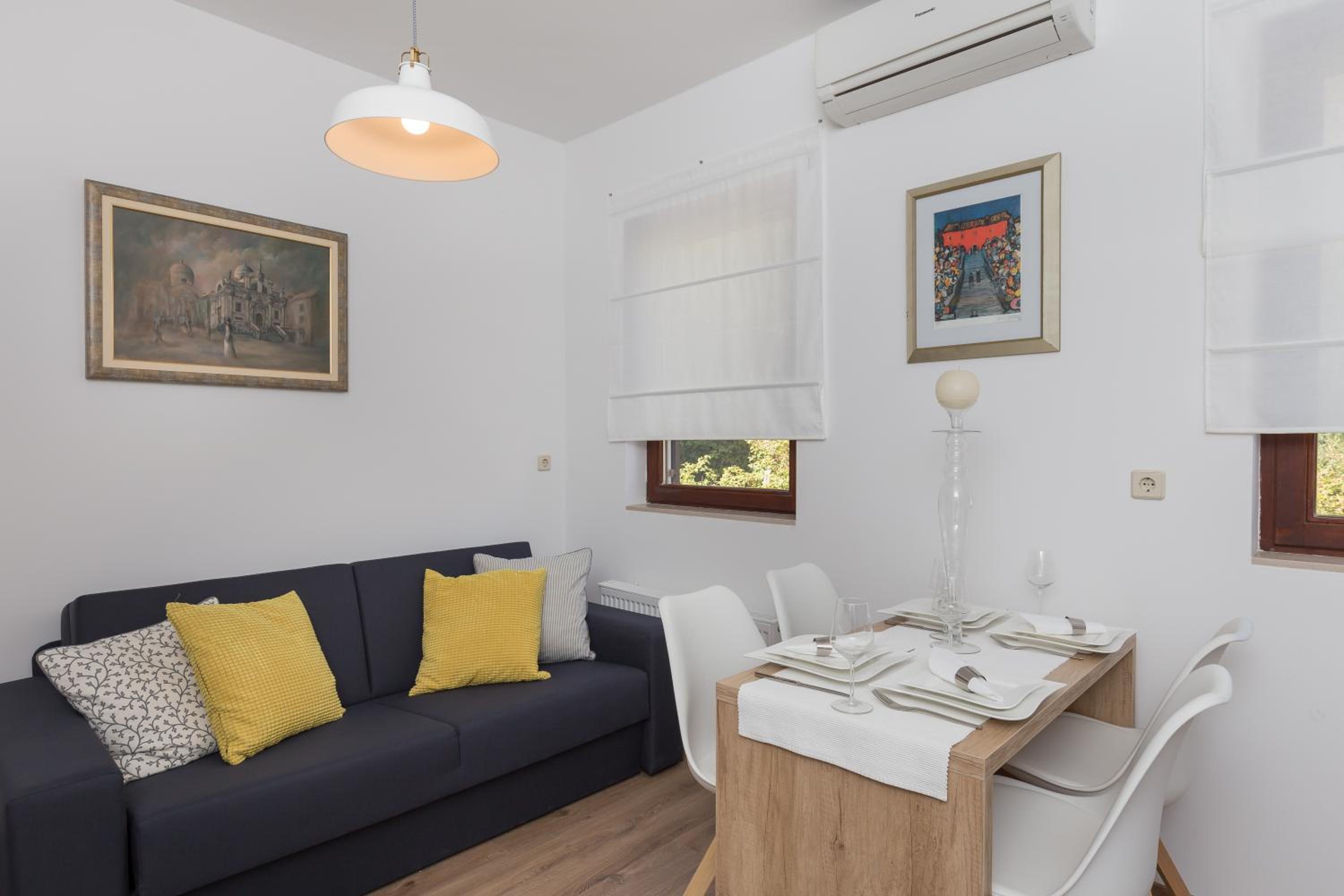 One Bedroom Apartment with Terrace and Garden View photo 3