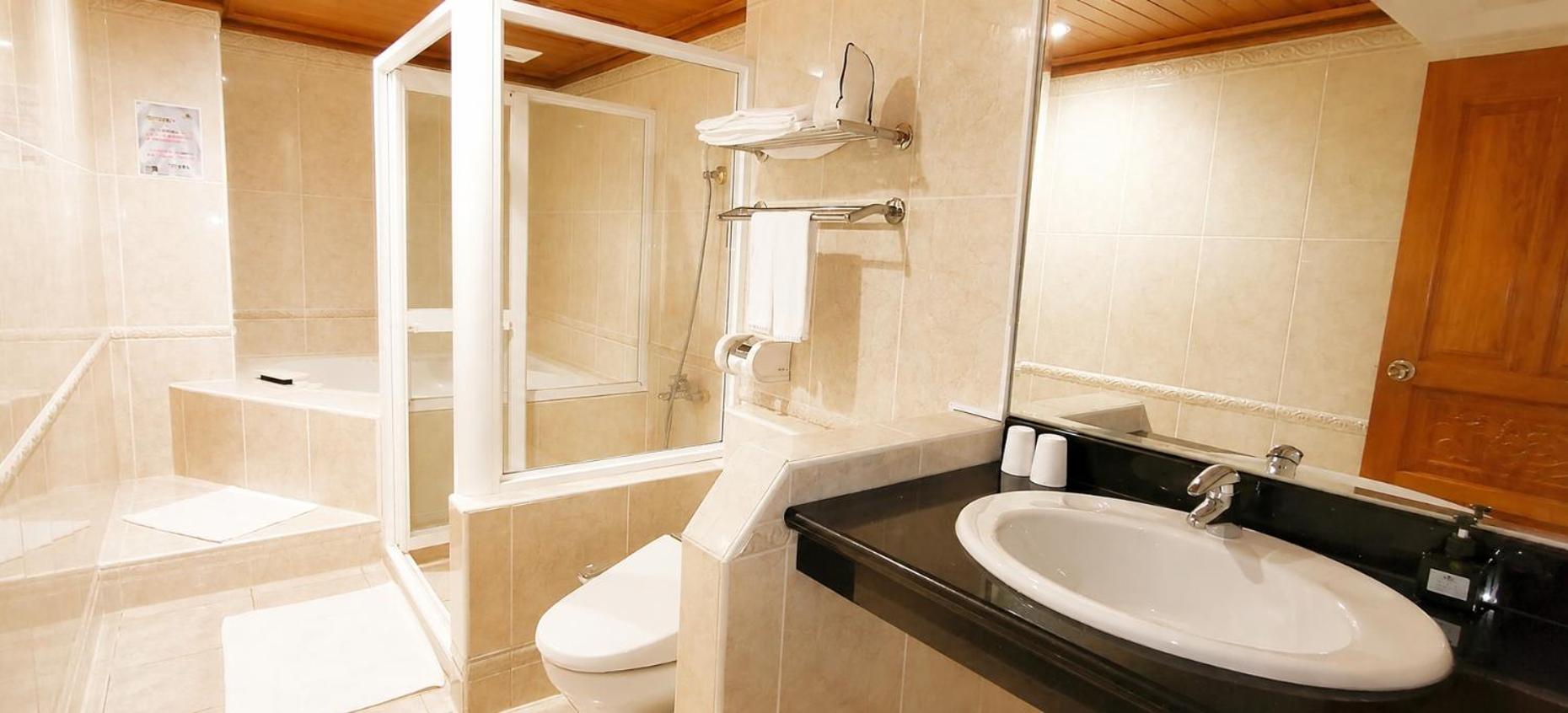 Deluxe King Suite