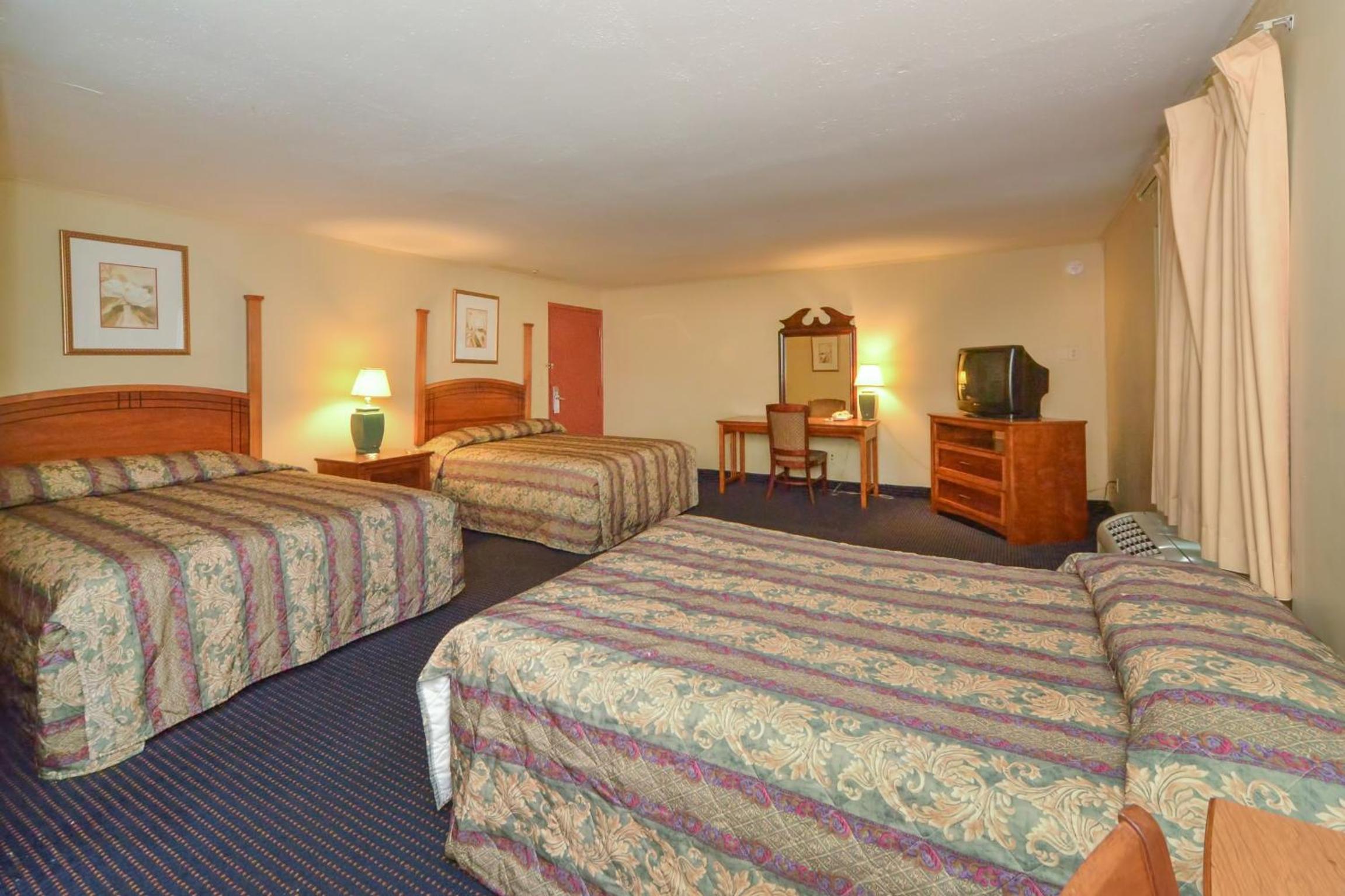 Standard Triple Room-Smoking - Photo 2