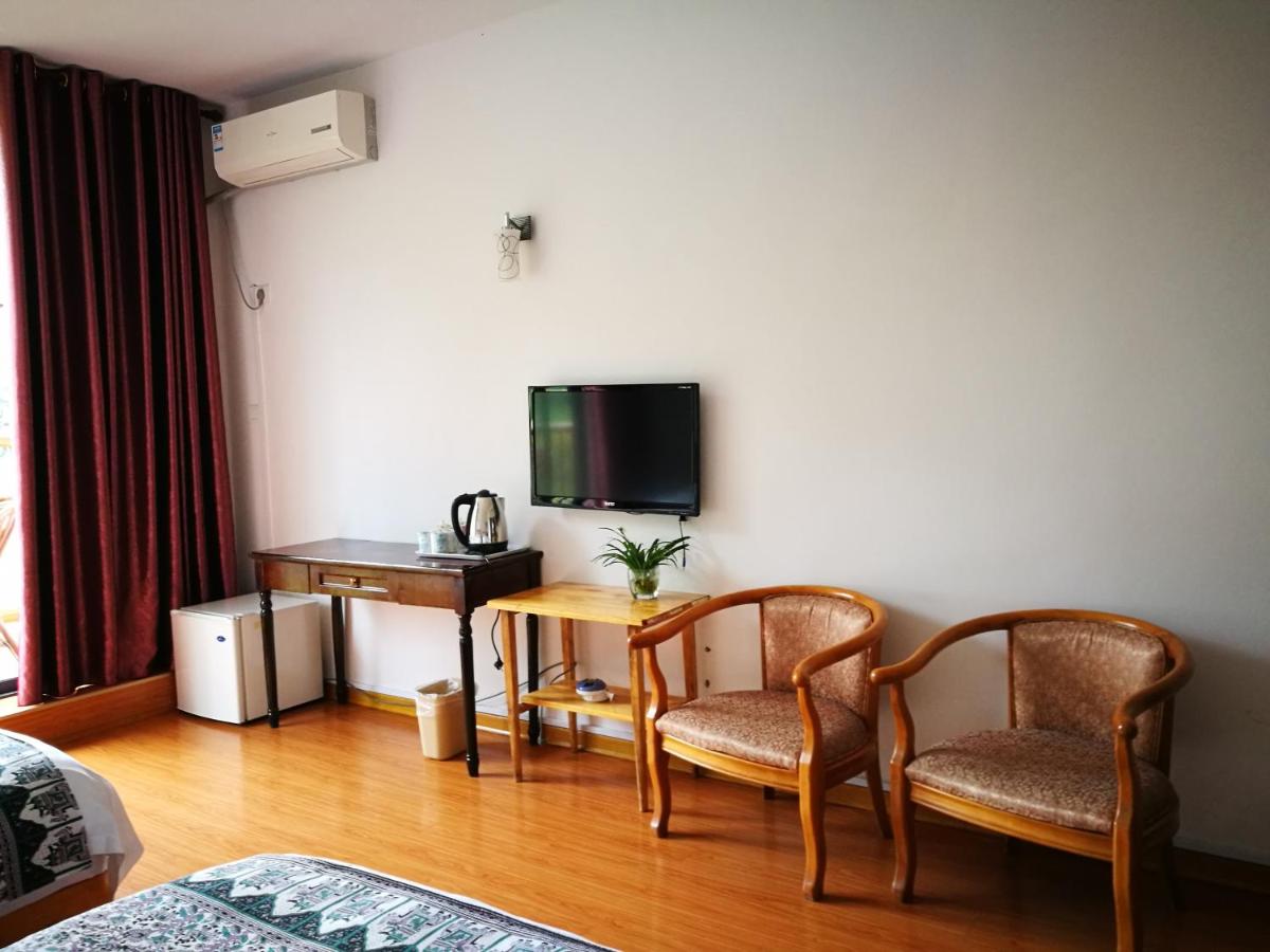 Family Room with View photo 1