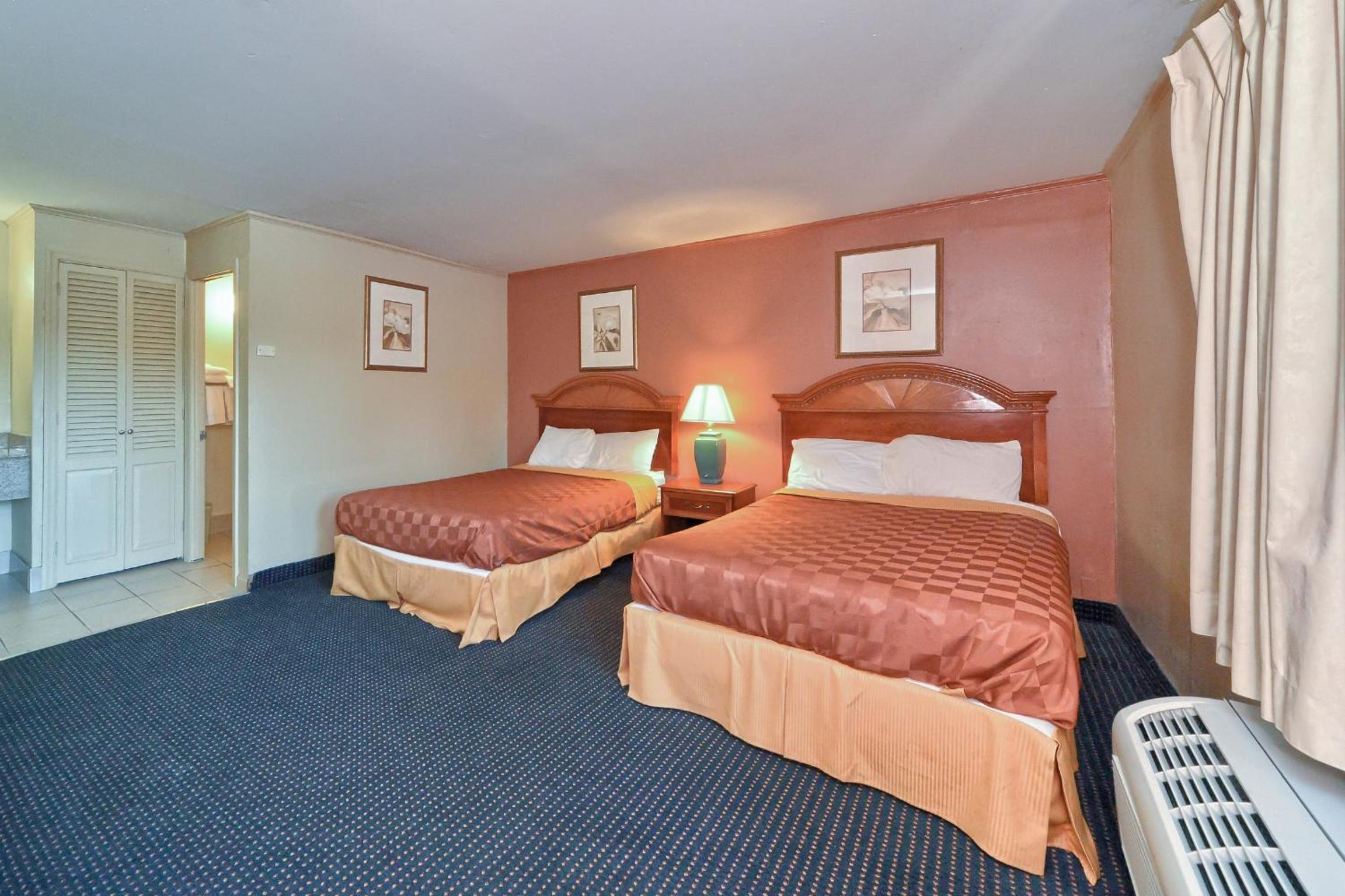 Standard Double Room with Two Double Beds - Non-Smoking - Photo 2