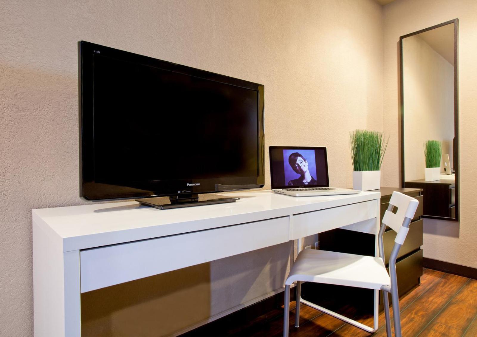 Deluxe King Room photo 1