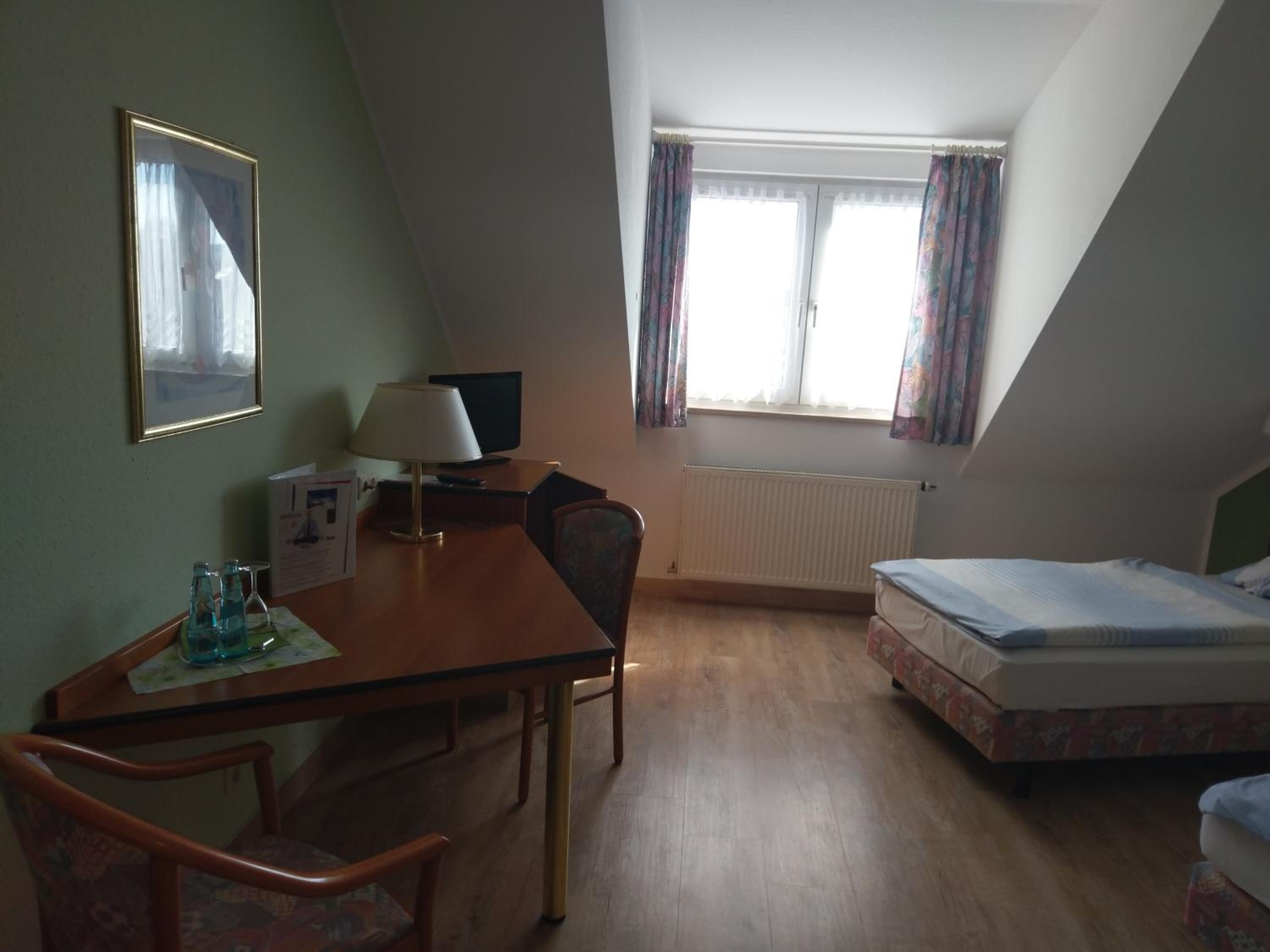 Single Room photo 3