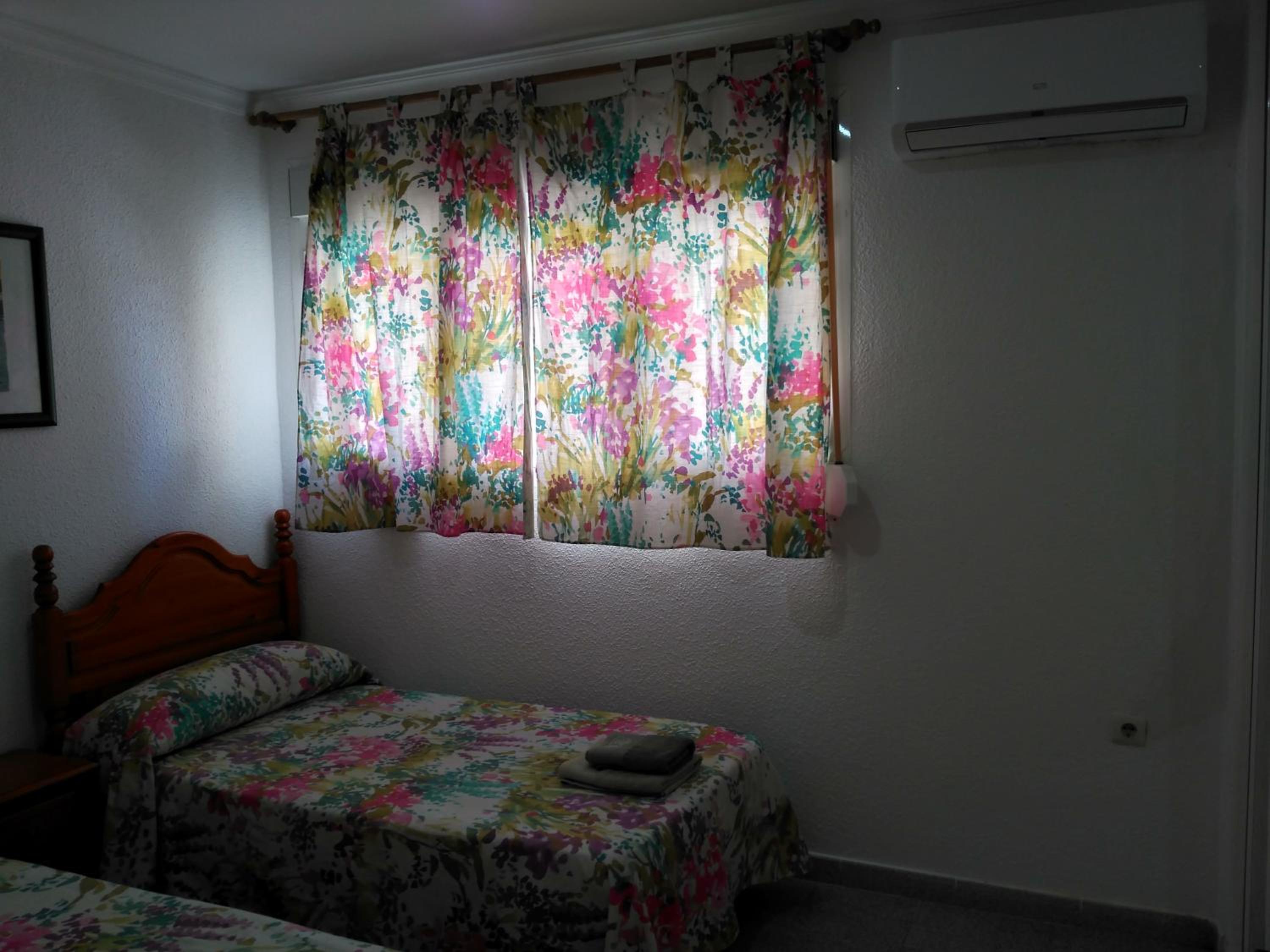 One-Bedroom Apartment - Photo 2
