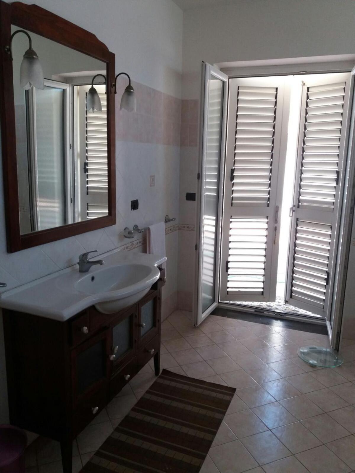 Deluxe Room - Photo 3