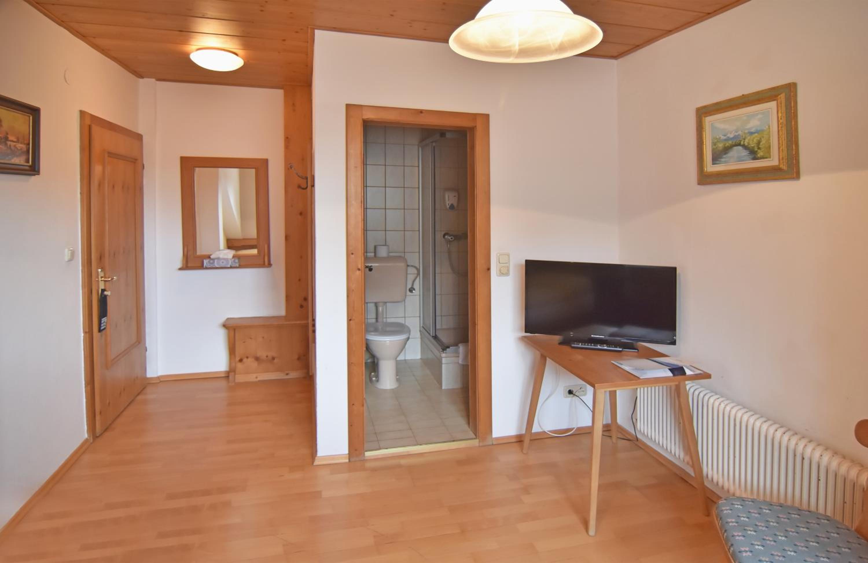 Single Room photo 3
