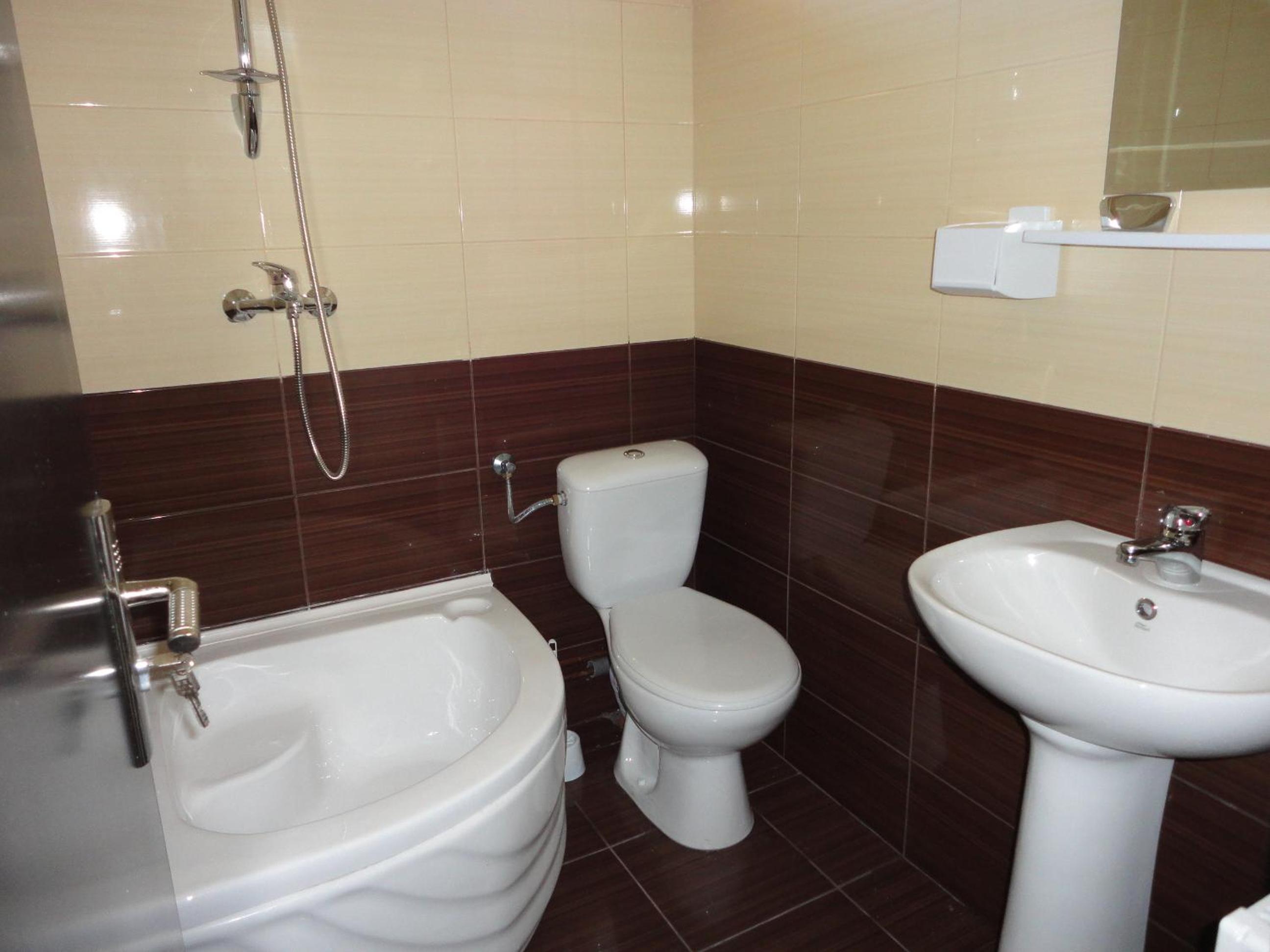 Double Room - Photo 9