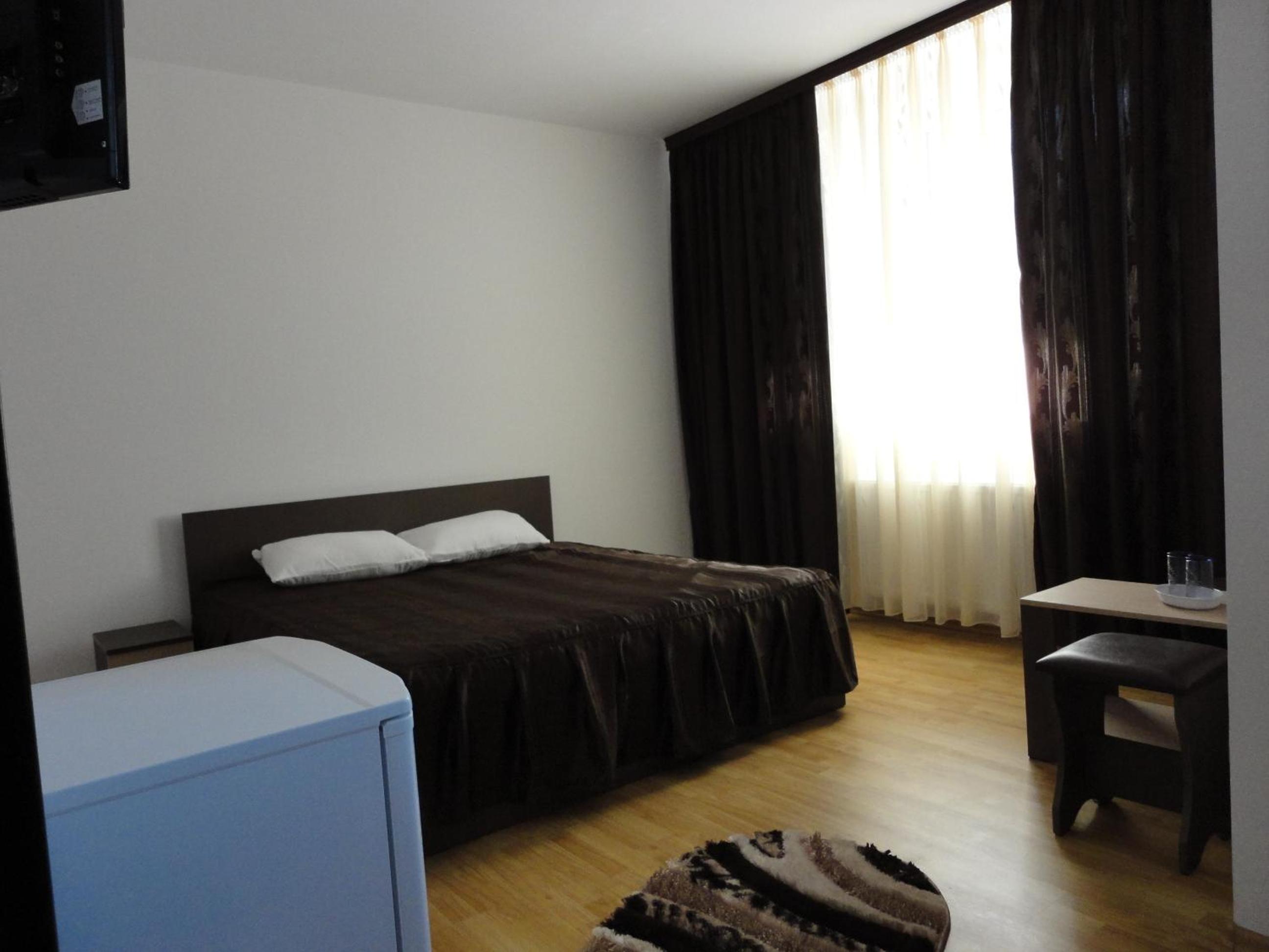 Double Room - Photo 5