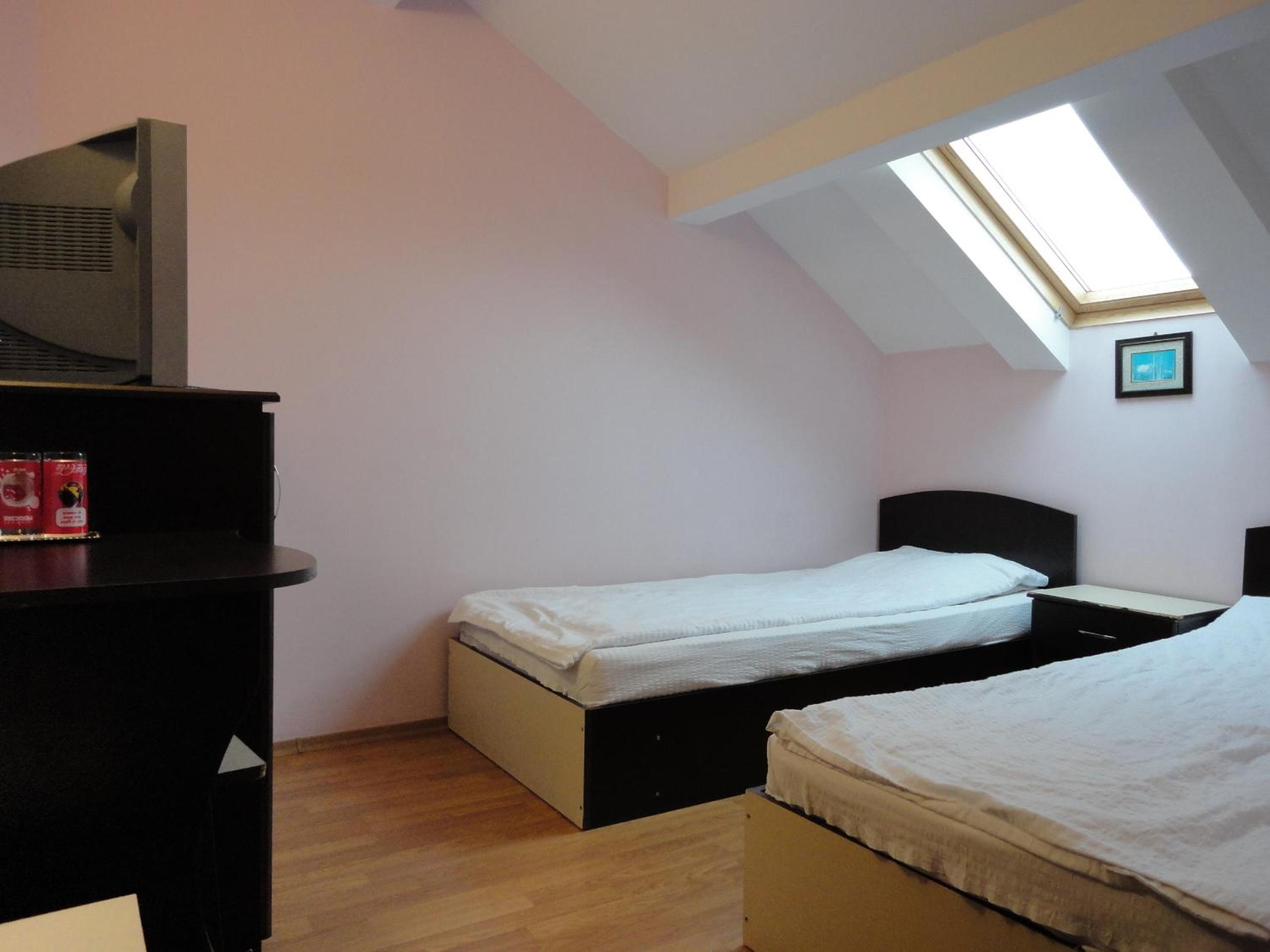 Twin Room - Photo 4