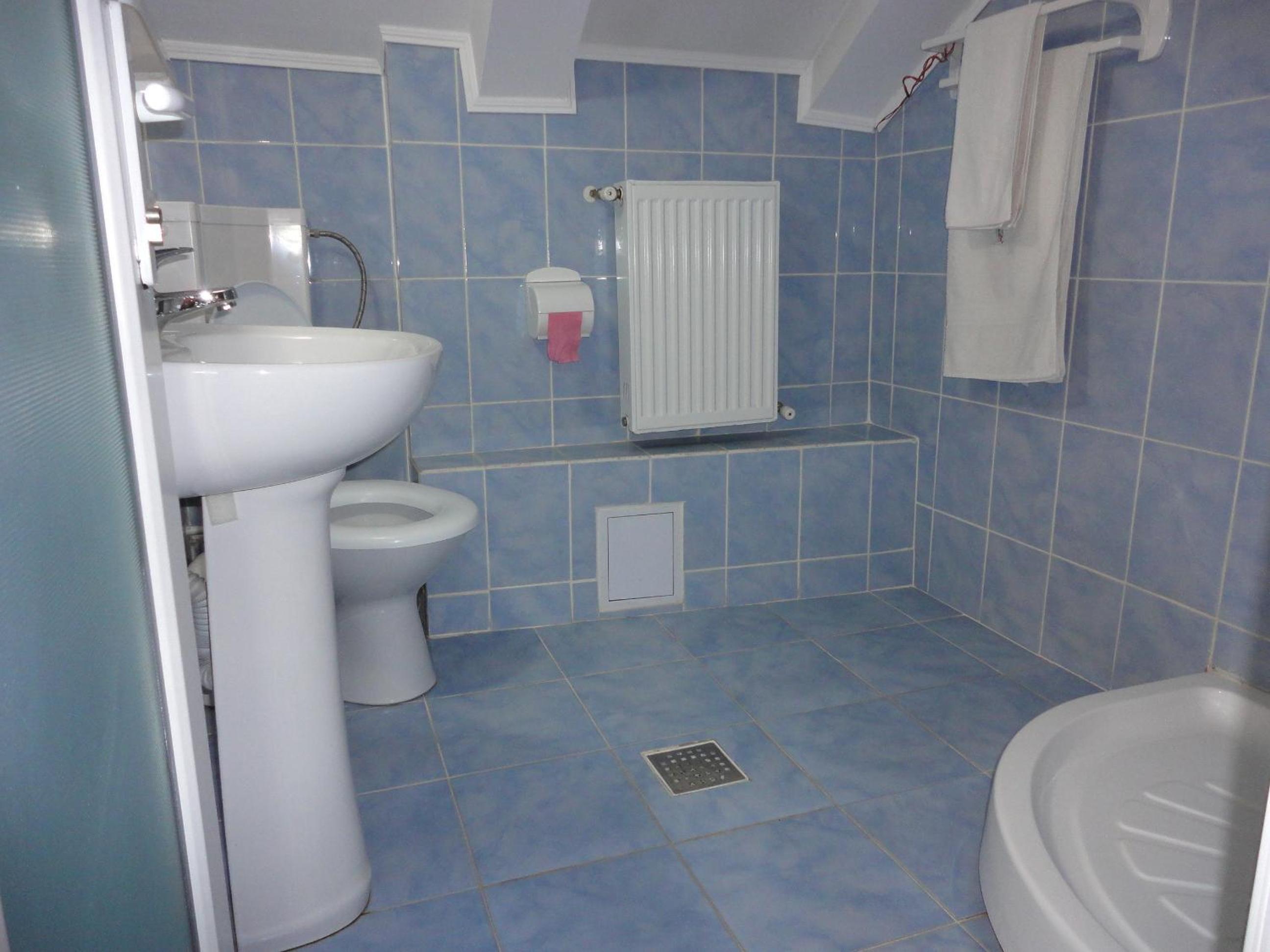 Twin Room - Photo 3