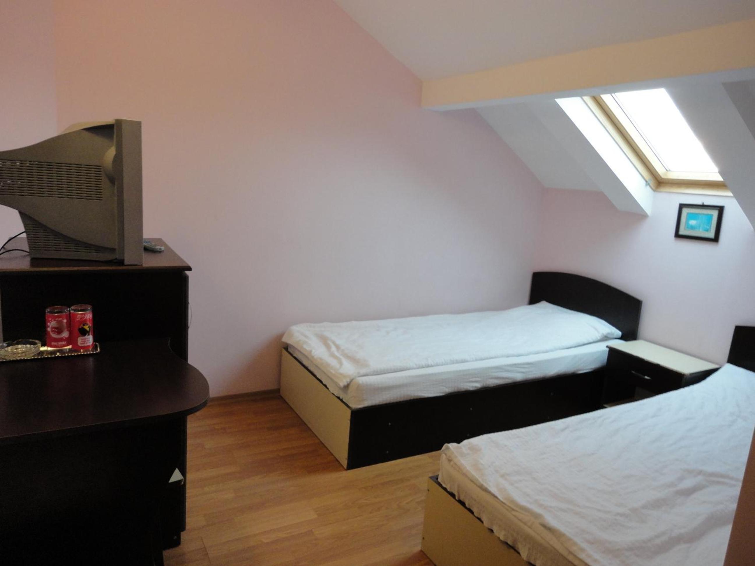 Twin Room - Photo 1