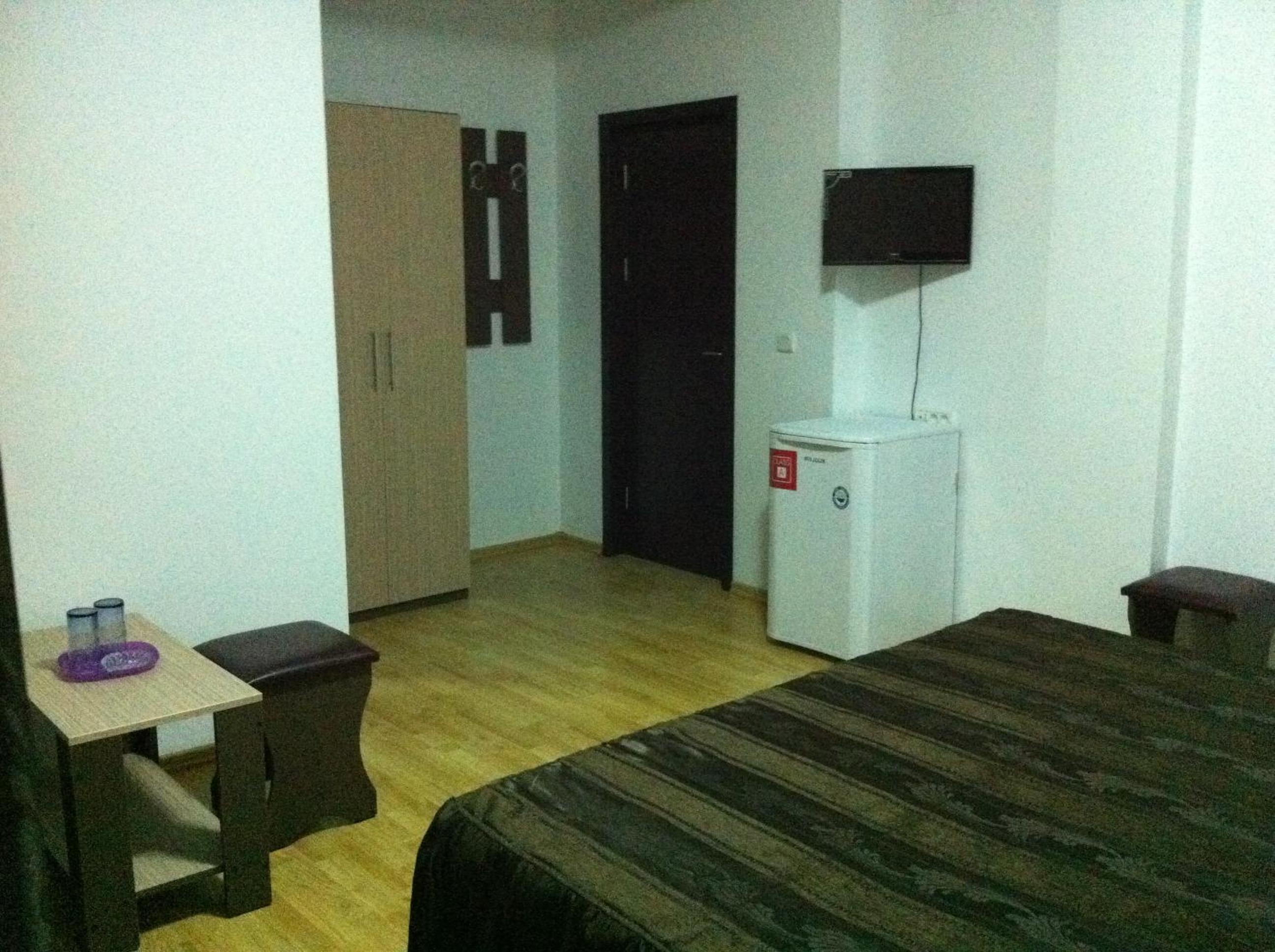 Double Room - Photo 12