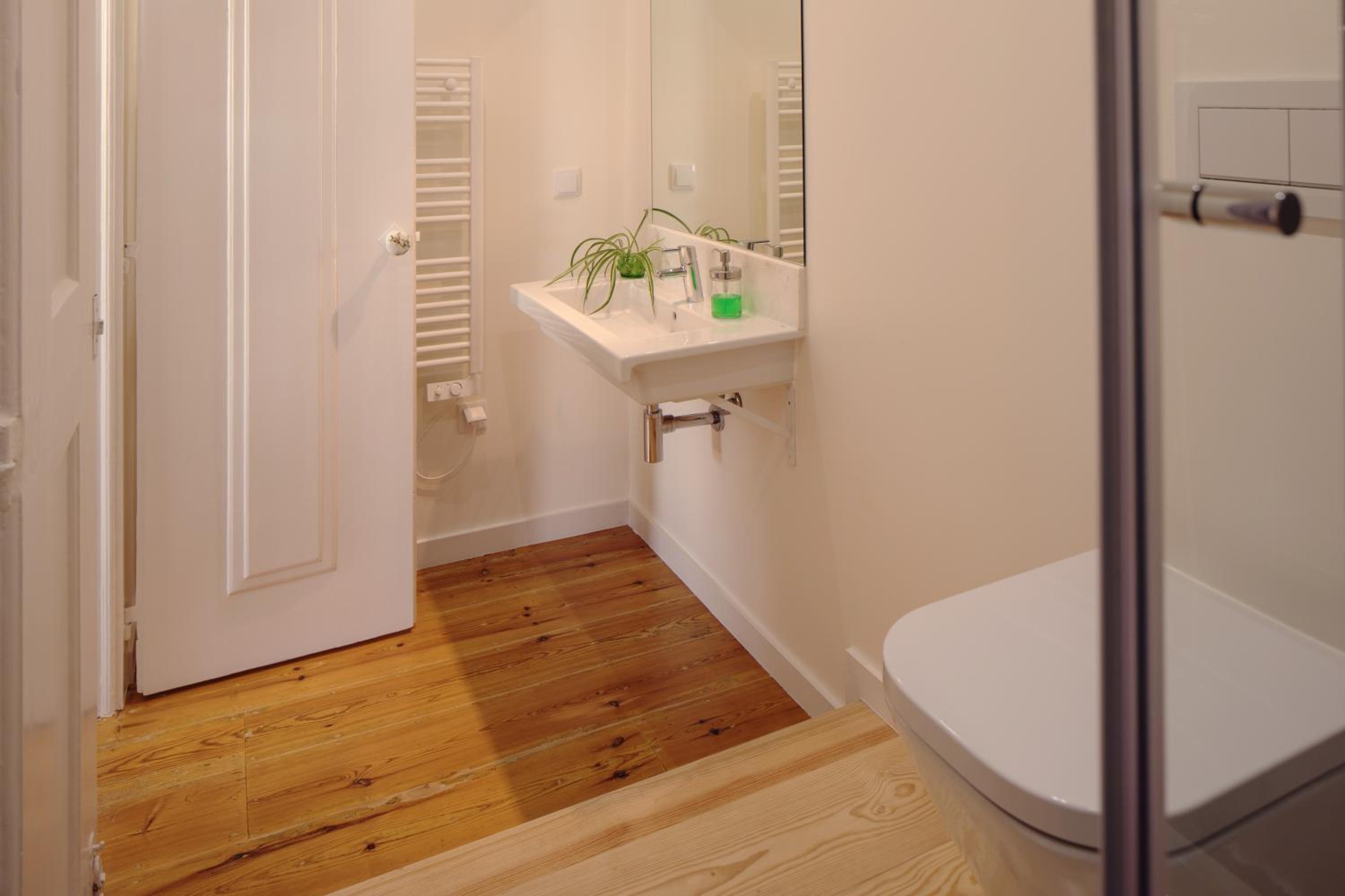 Deluxe Double Room with Private Bathroom photo 2