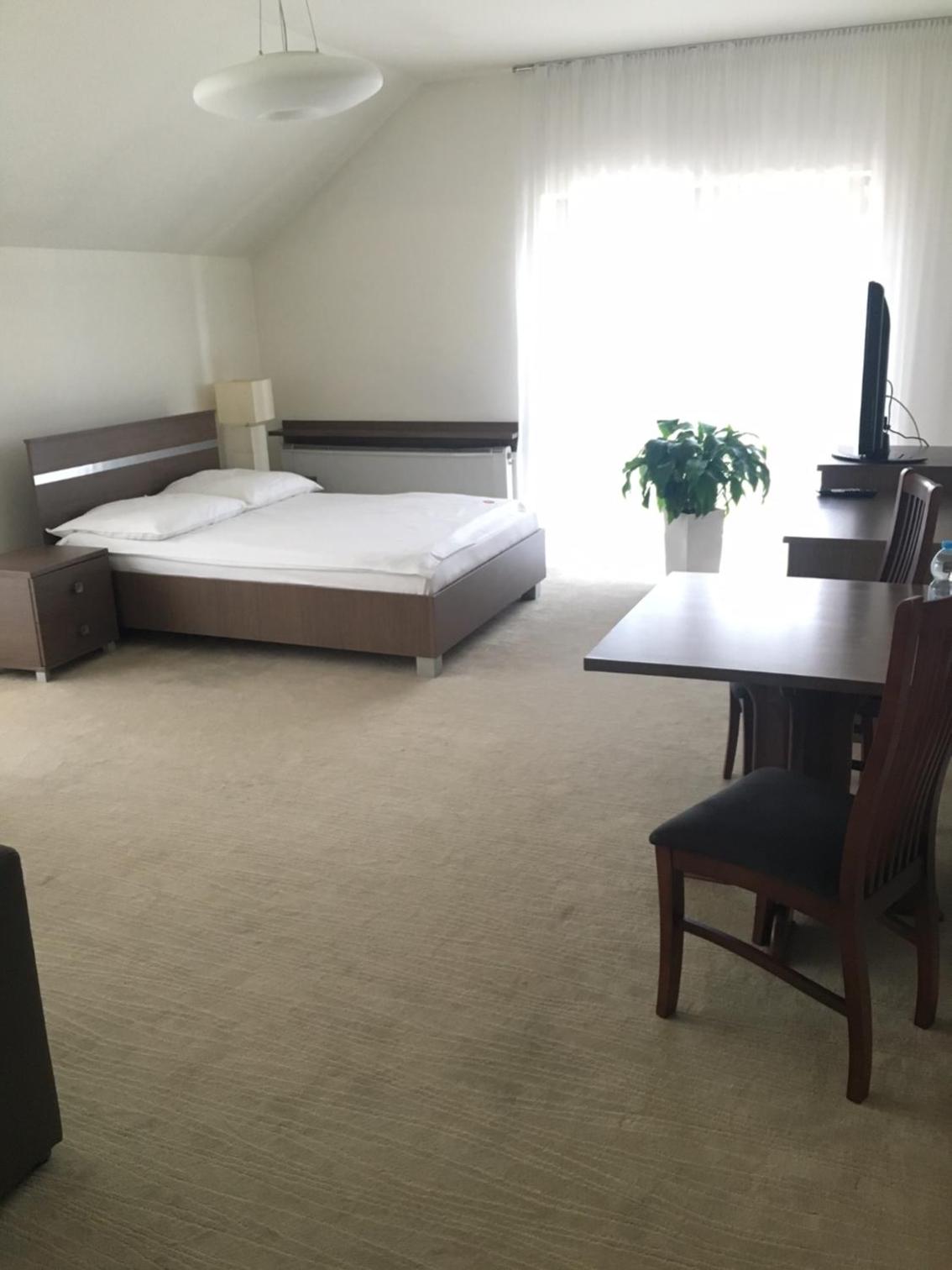 Standard Double Room - Photo 7