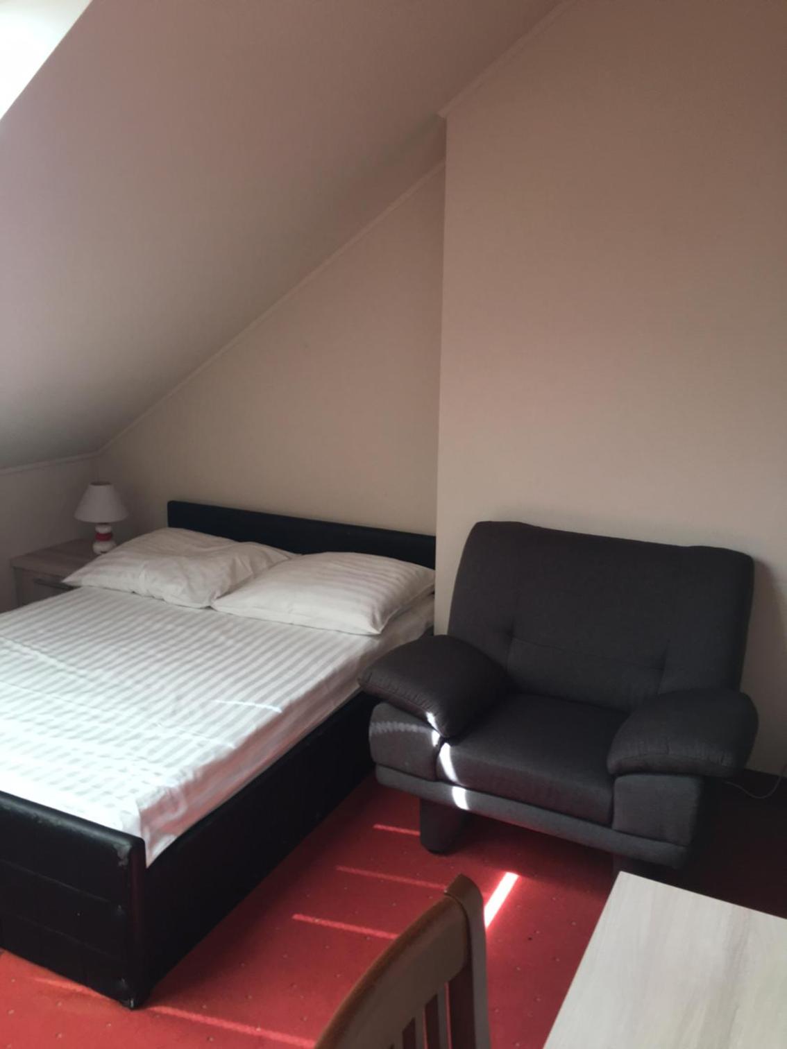 Standard Double Room - Photo 2