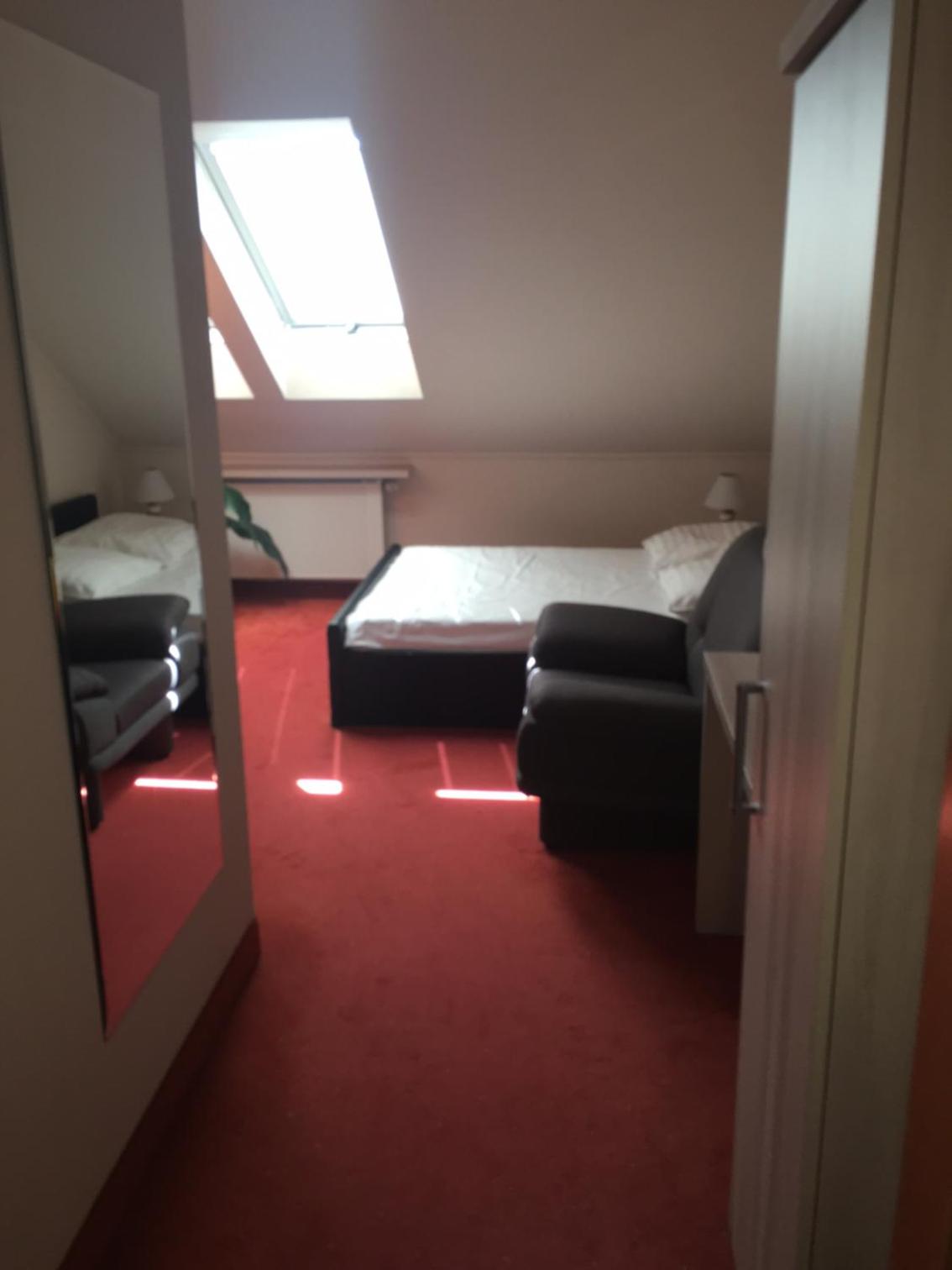 Standard Double Room - Photo 15
