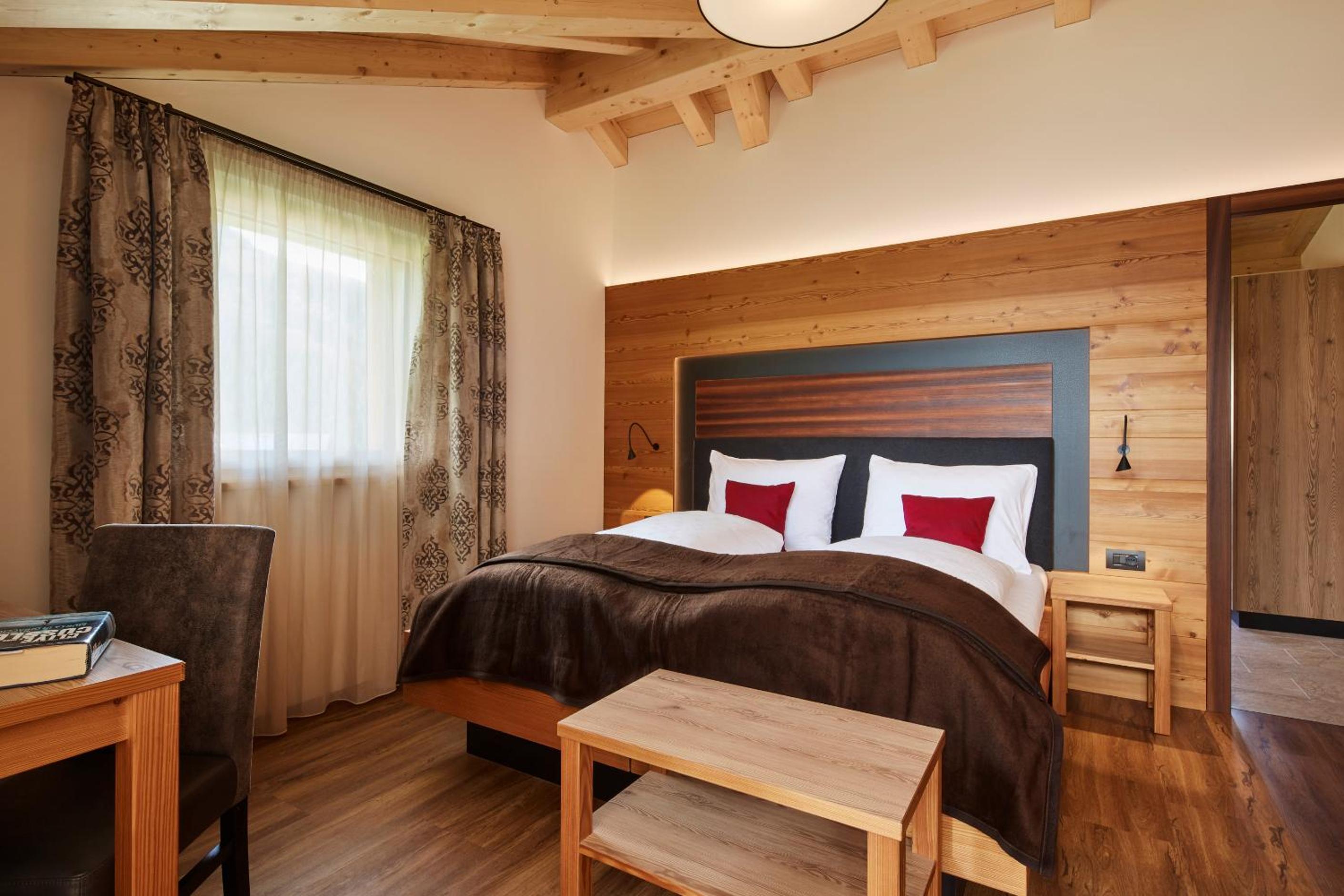 Superior One-Bedroom Apartment with Balcony