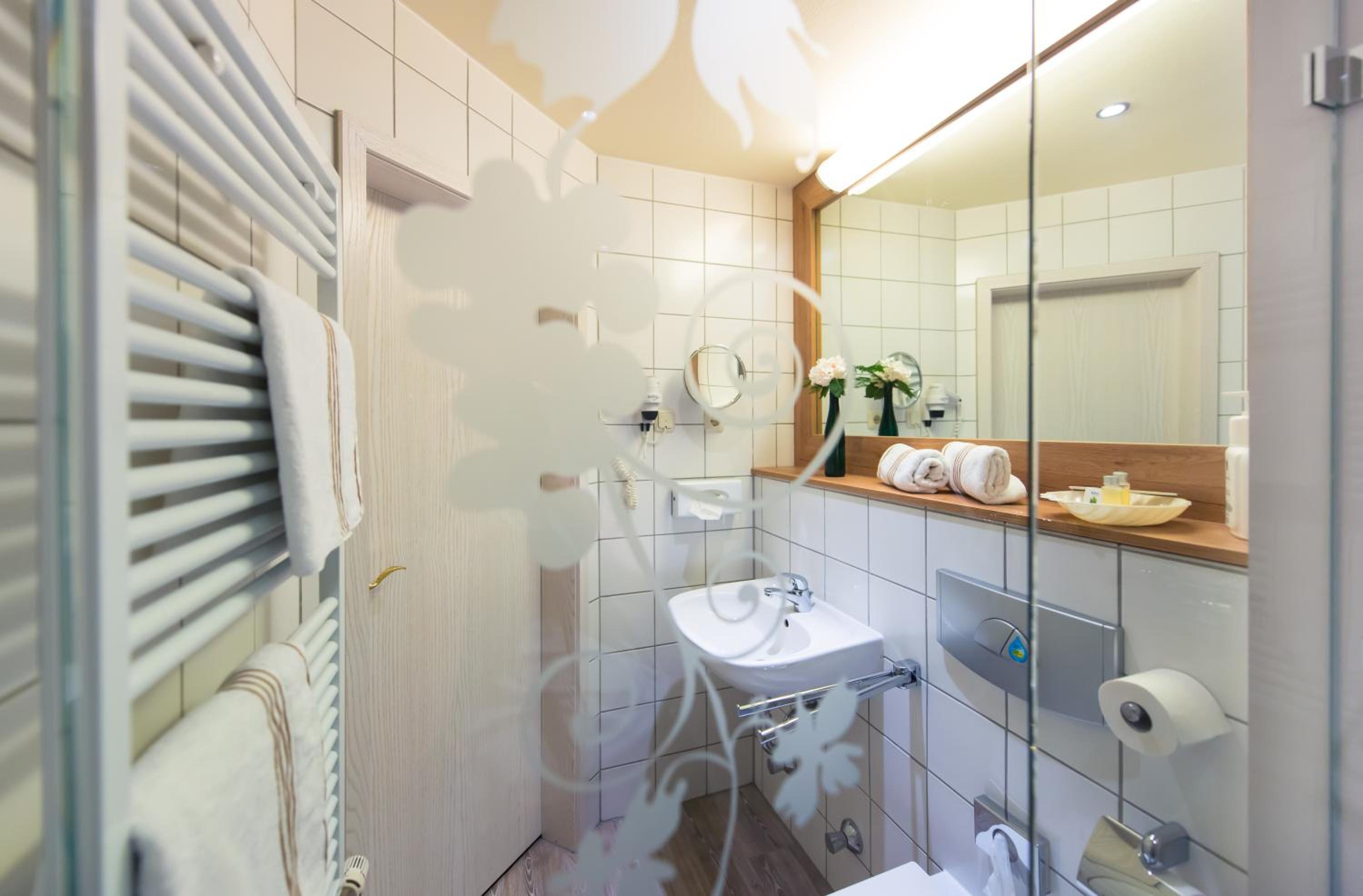 Comfort Double Room with Balcony - Photo 4