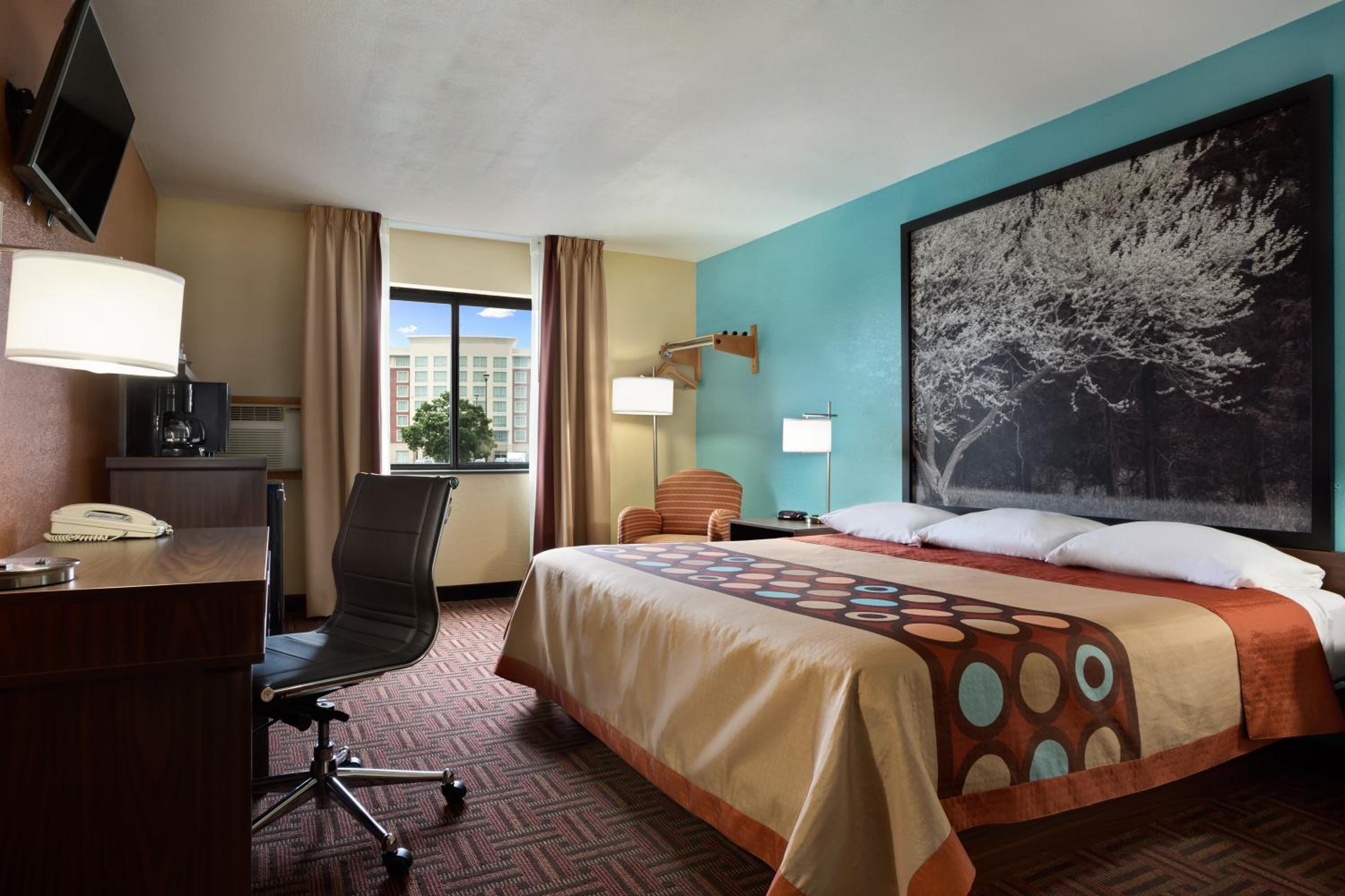 King Room- Non-Smoking - Photo 1