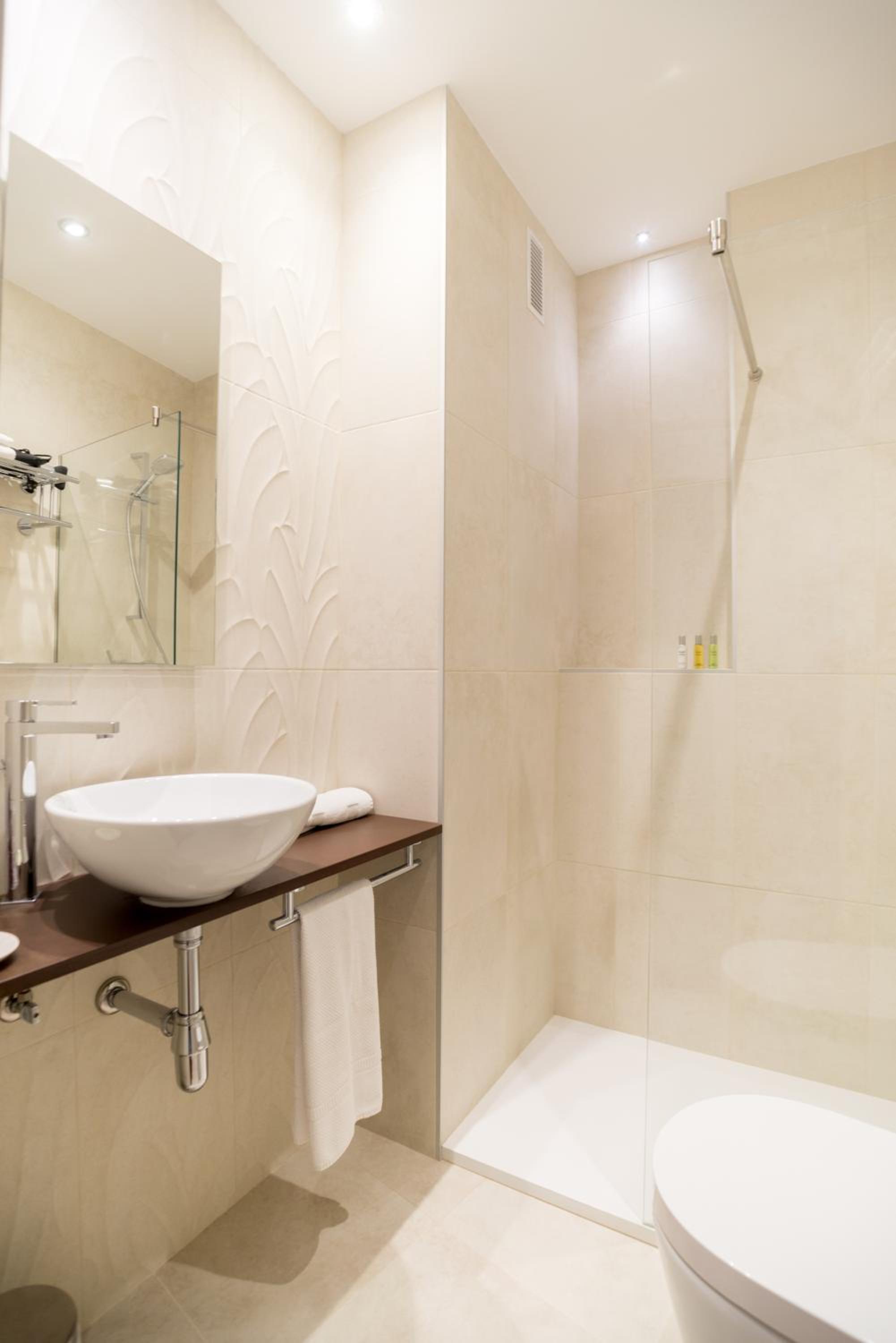 Double Room - Photo 6