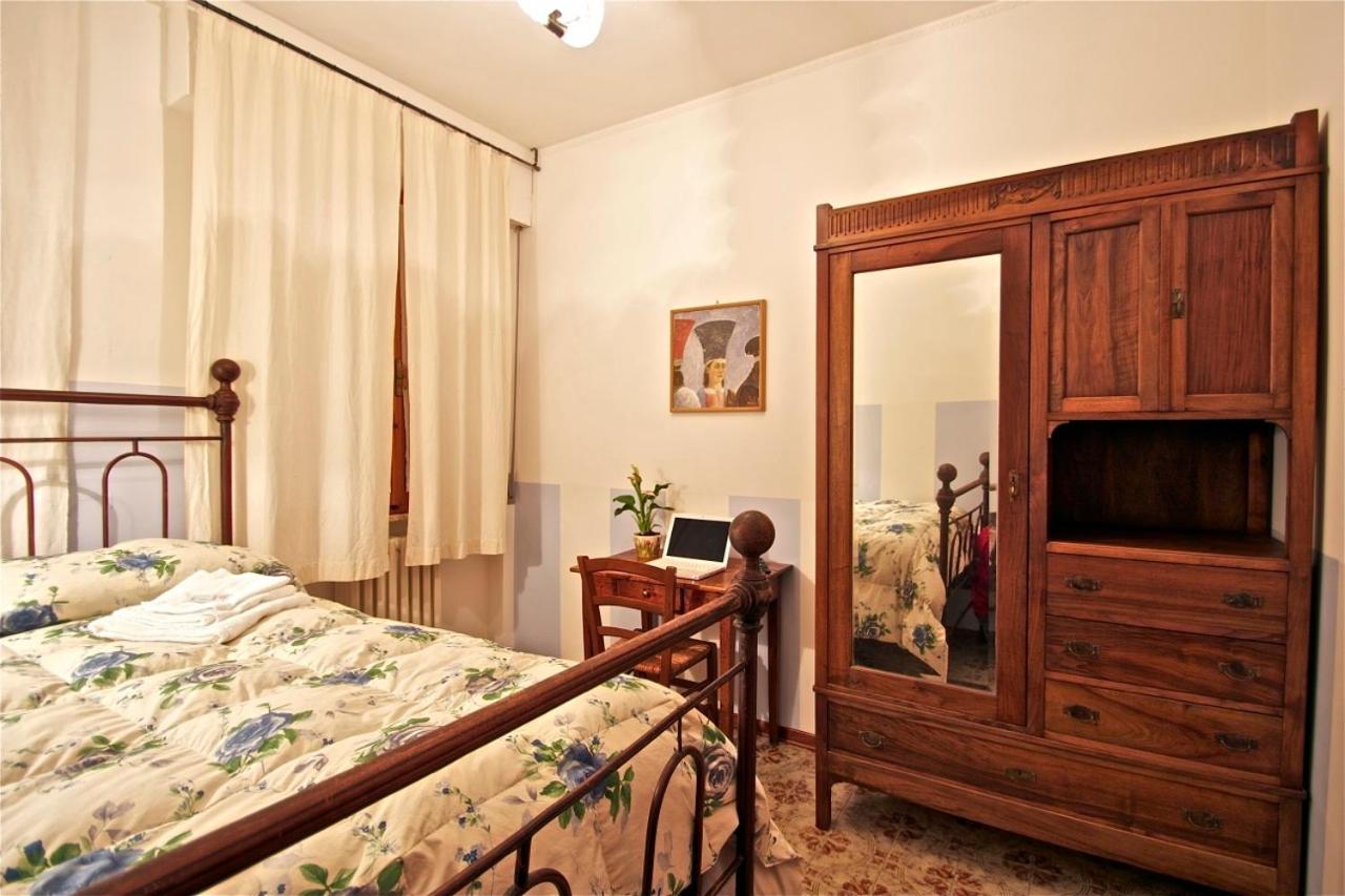 Single Room with Shared Bathroom photo 3