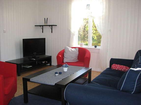 Four-Bedroom House - Photo 12