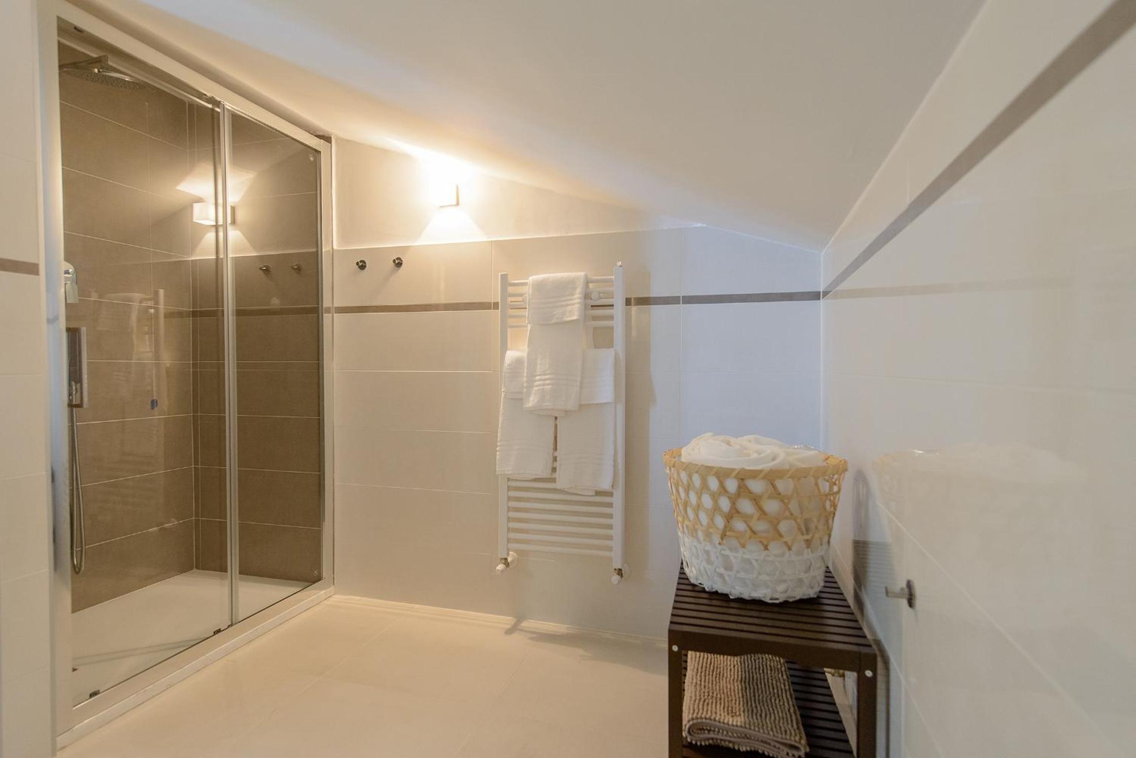 Quadruple Room with Balcony and Sea View photo 3