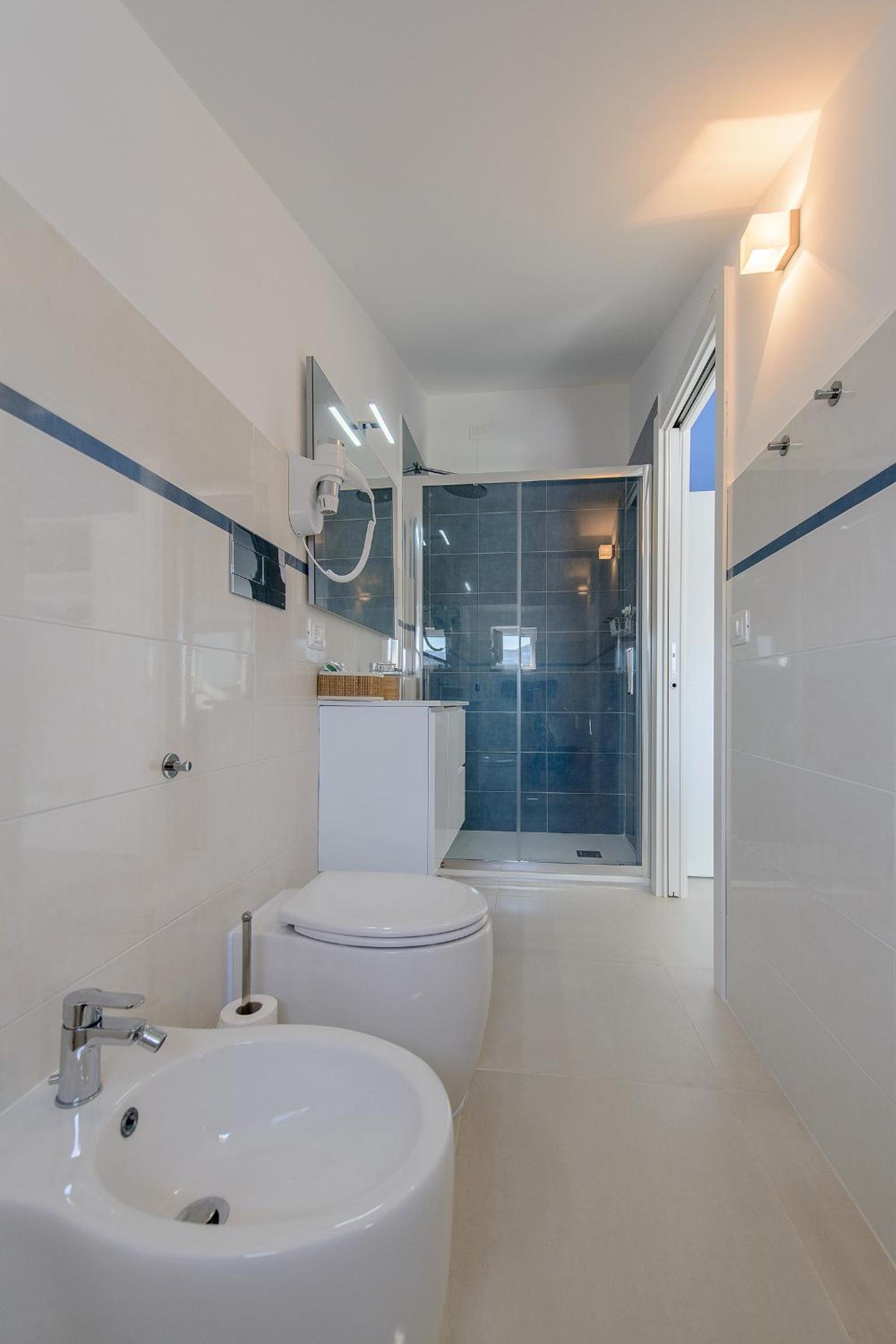 Deluxe King Room with Terrace and Sea View photo 2