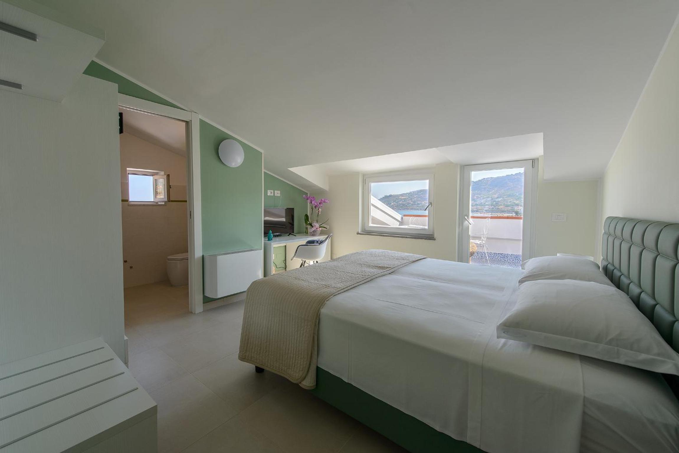 King Room with Terrace and Sea view